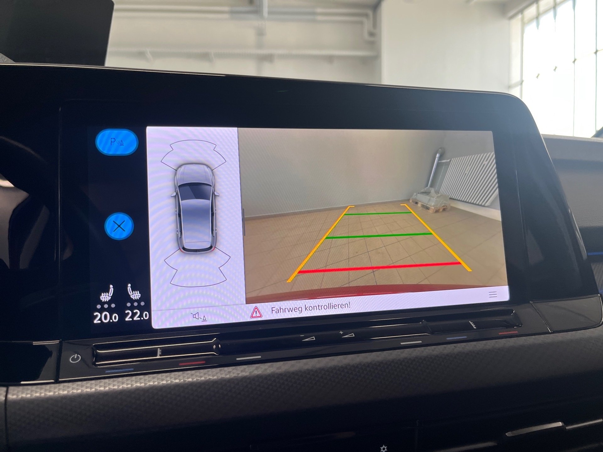 Golf VIII ACTIVE TSI+ALU 16+AHK+RÜCKFAHRKAMERA+NAVI+LED+APP CONNECT+KLIMA+SITZHEIZ