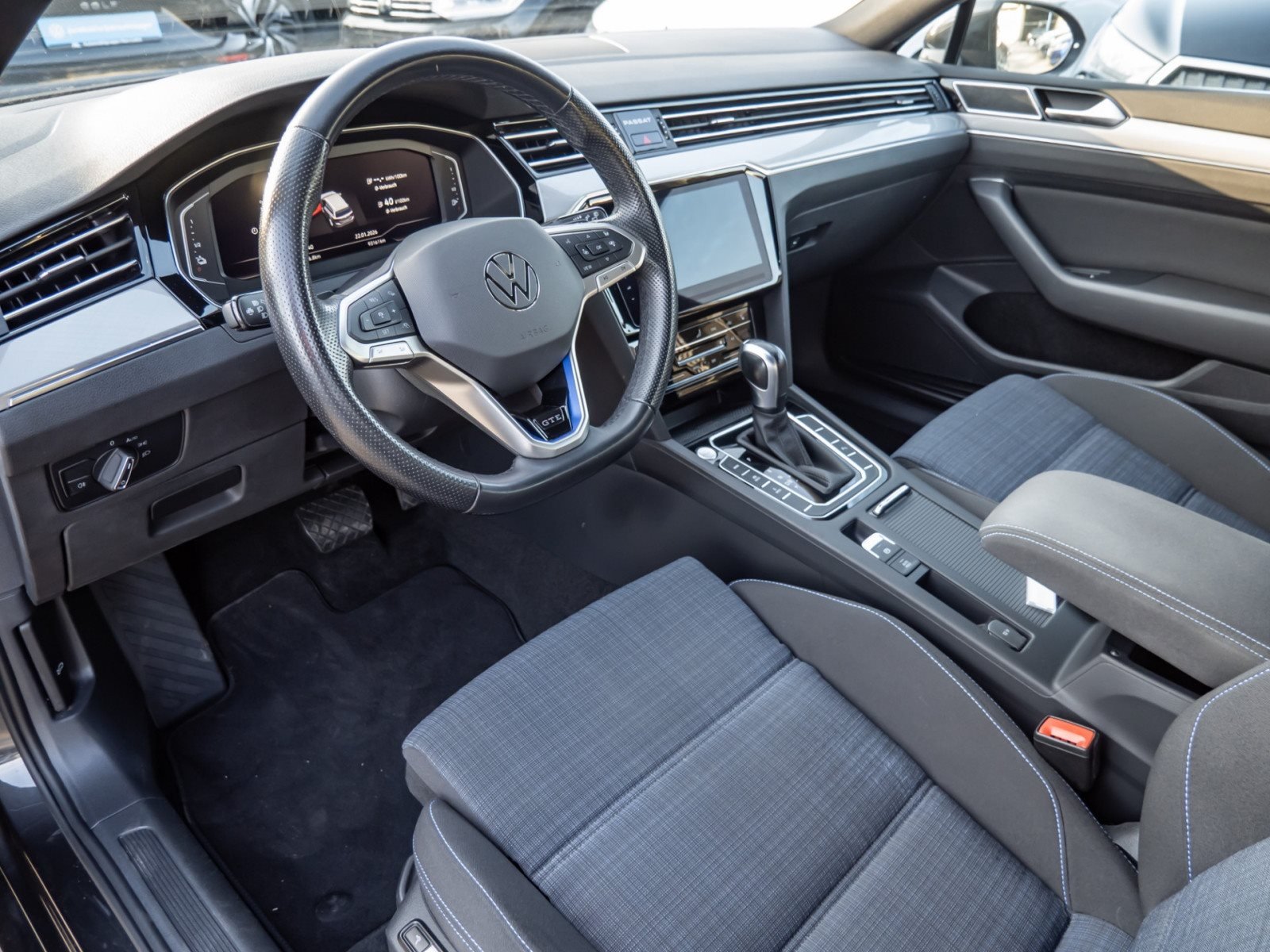 Passat Variant GTE DSG+ALU 18+DCC+TRAVEL ASSIST+RÜCKFAHRKAMERA+APP CONNECT+KLIMA