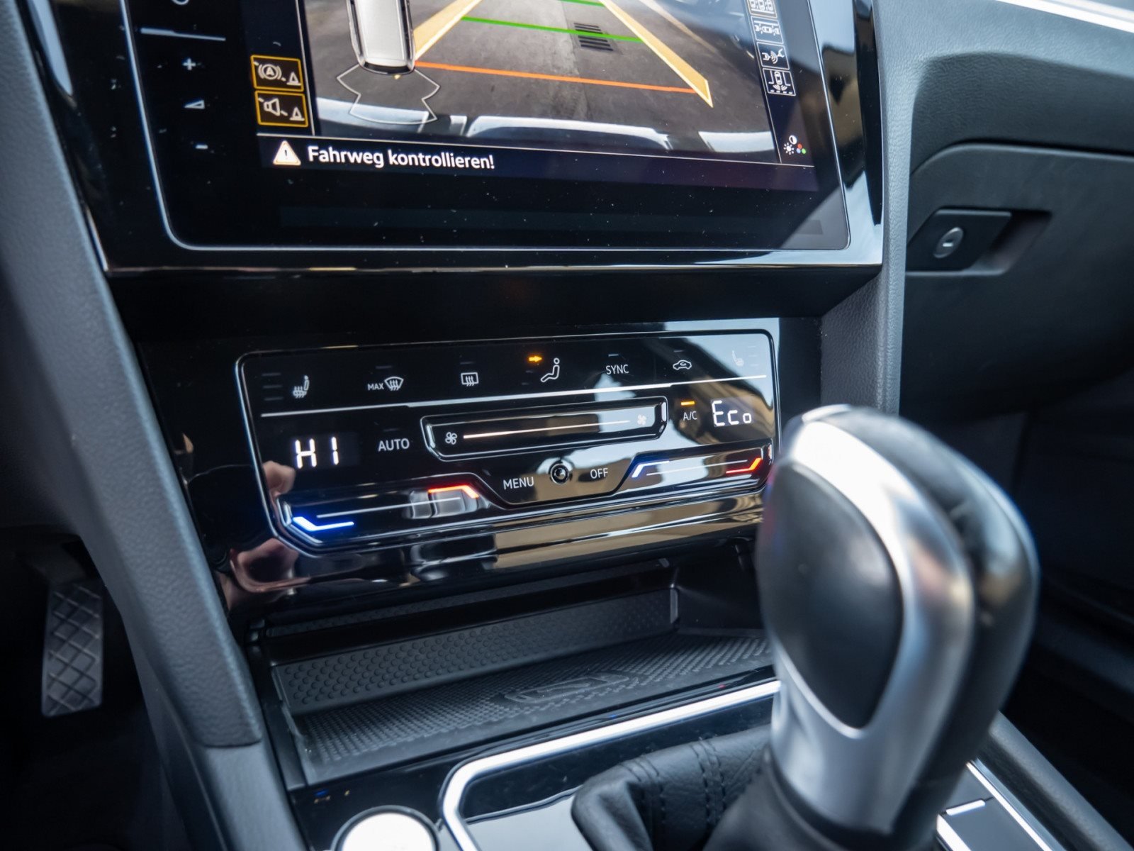 Passat Variant GTE DSG+ALU 18+DCC+TRAVEL ASSIST+RÜCKFAHRKAMERA+APP CONNECT+KLIMA