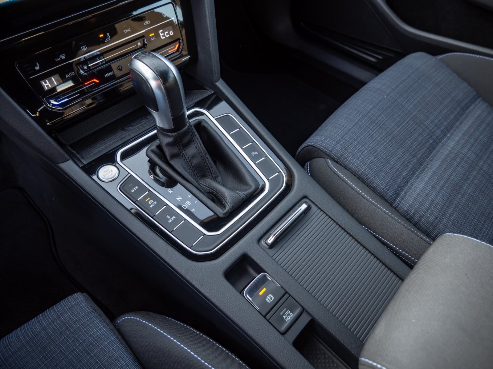 Passat Variant GTE DSG+ALU 18+DCC+TRAVEL ASSIST+RÜCKFAHRKAMERA+APP CONNECT+KLIMA