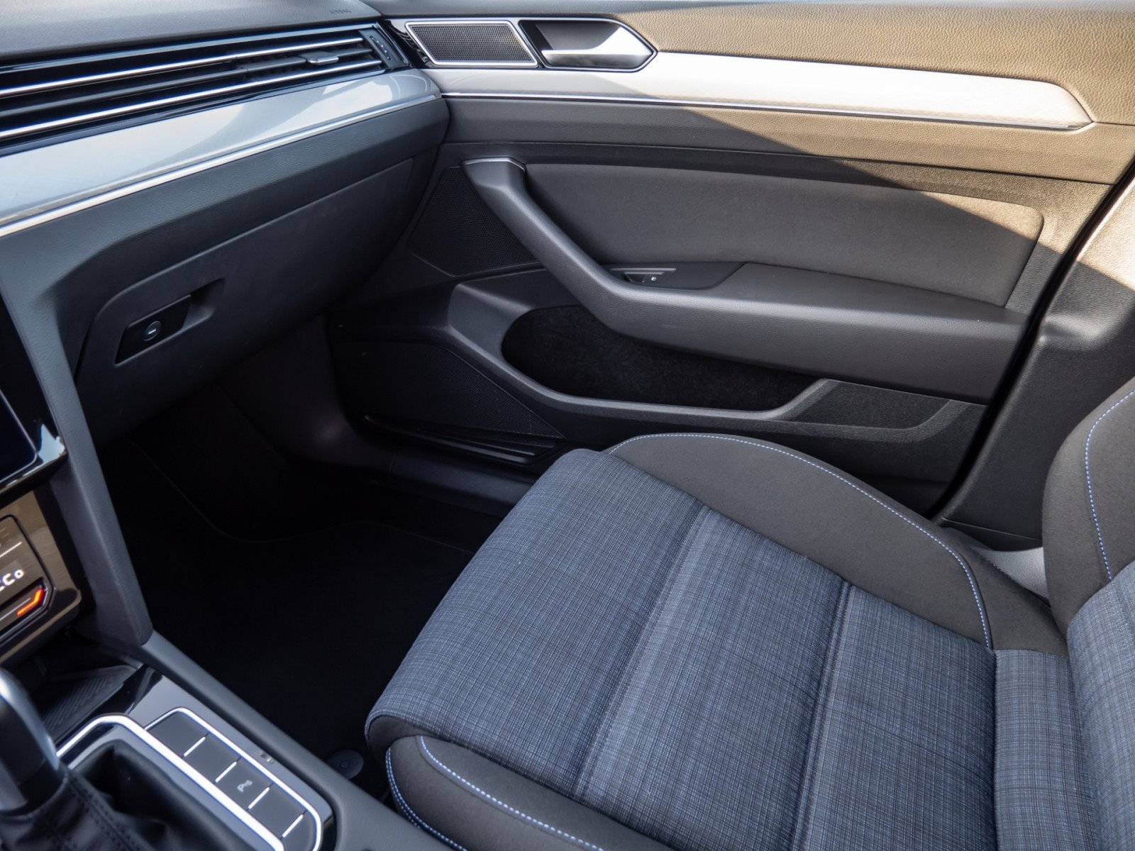 Passat Variant GTE DSG+ALU 18+DCC+TRAVEL ASSIST+RÜCKFAHRKAMERA+APP CONNECT+KLIMA