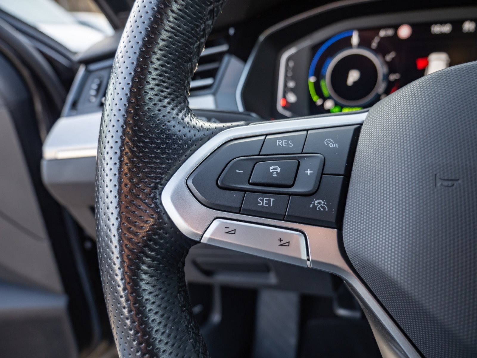 Passat Variant GTE DSG+ALU 18+DCC+TRAVEL ASSIST+RÜCKFAHRKAMERA+APP CONNECT+KLIMA