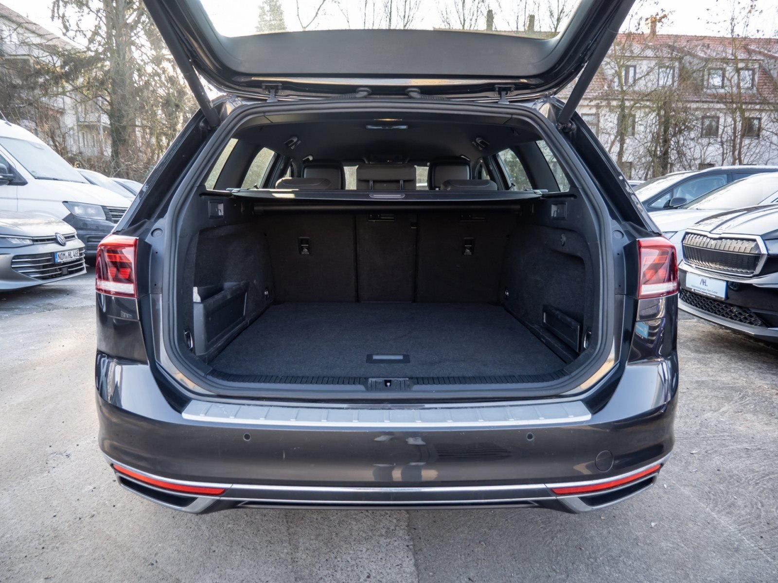 Passat Variant GTE DSG+ALU 18+DCC+TRAVEL ASSIST+RÜCKFAHRKAMERA+APP CONNECT+KLIMA