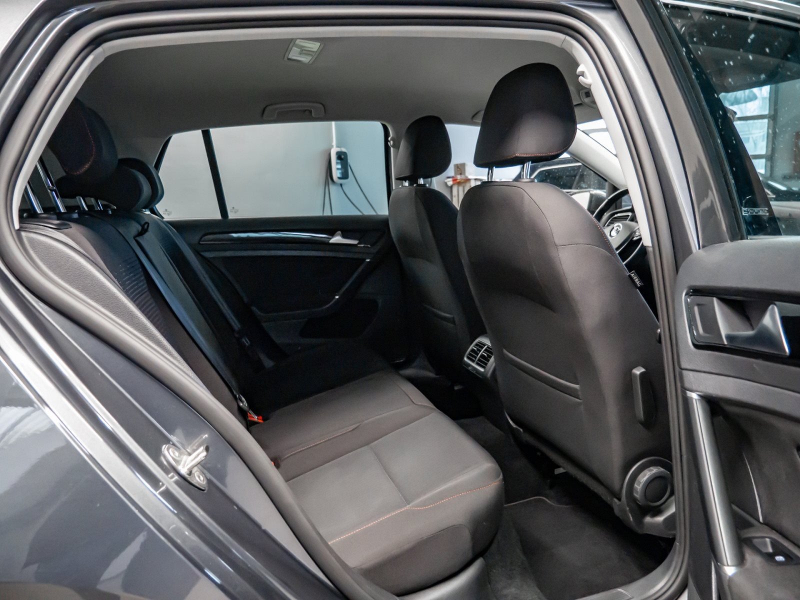 Golf VII SOUND TSI+AHK+ALU 16+SITZHEIZUNG+ACC+EINPARKHILFE+KLIMA+APP CONNECT