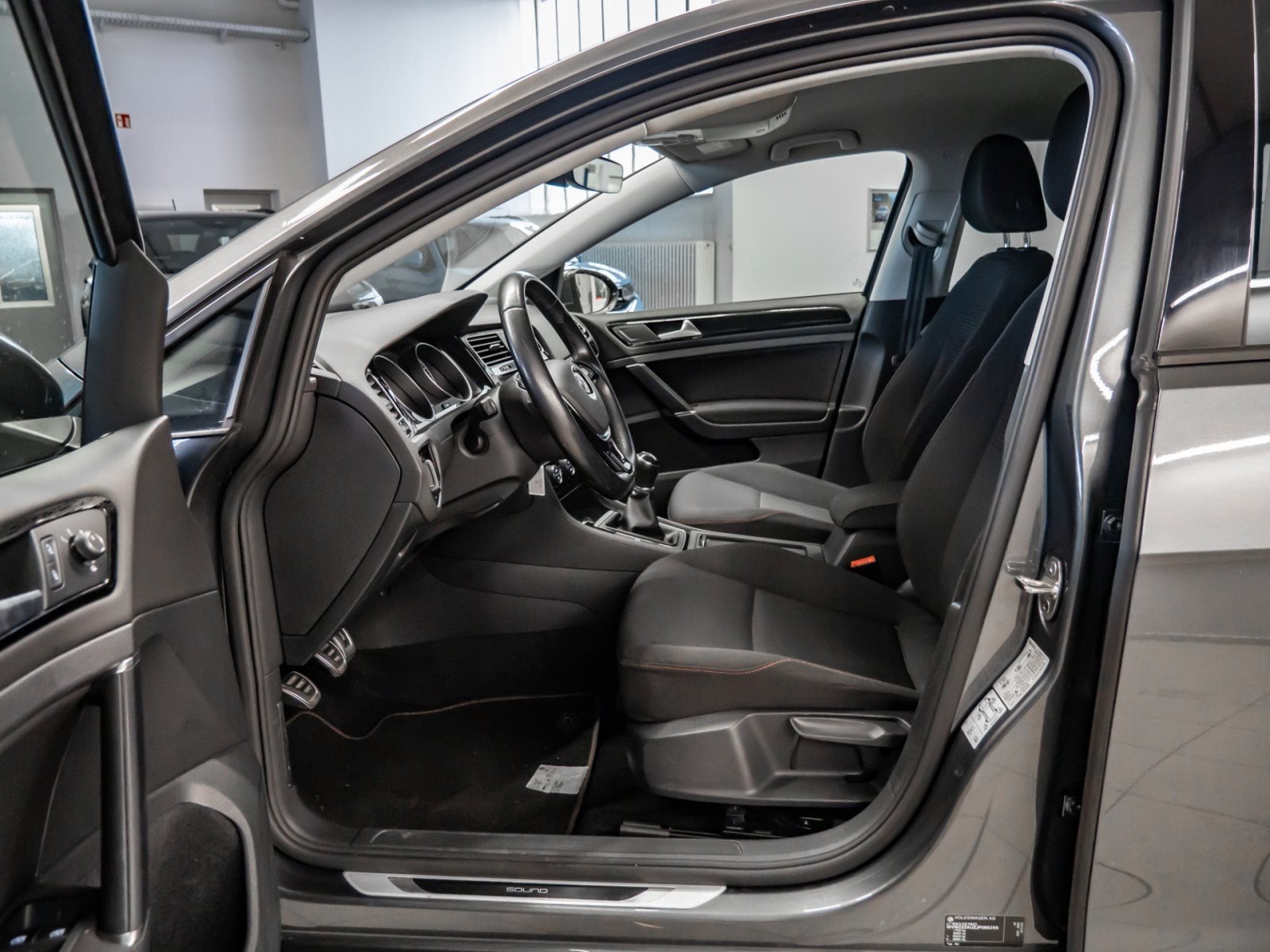 Golf VII SOUND TSI+AHK+ALU 16+SITZHEIZUNG+ACC+EINPARKHILFE+KLIMA+APP CONNECT