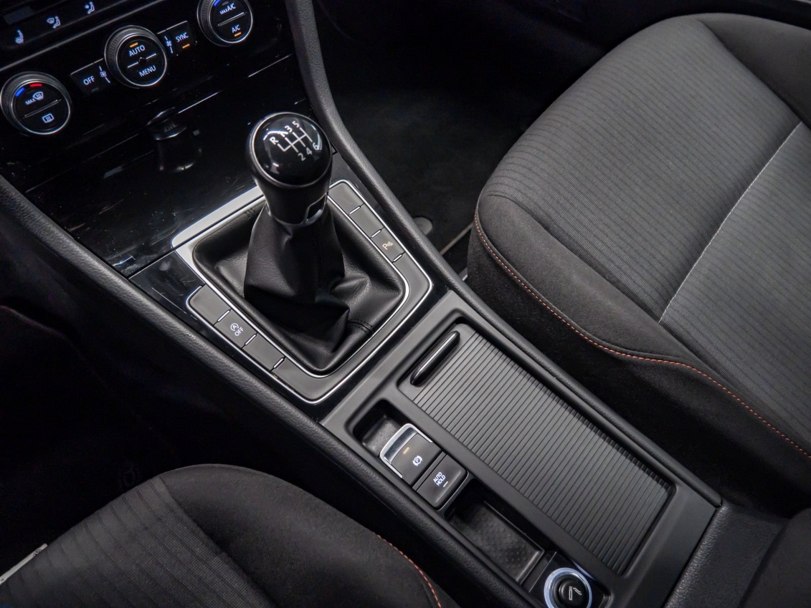 Golf VII SOUND TSI+AHK+ALU 16+SITZHEIZUNG+ACC+EINPARKHILFE+KLIMA+APP CONNECT