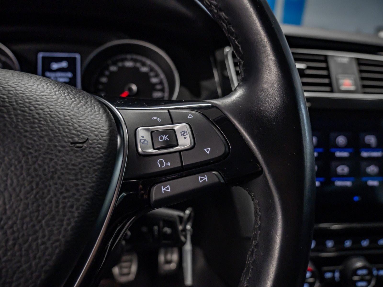 Golf VII SOUND TSI+AHK+ALU 16+SITZHEIZUNG+ACC+EINPARKHILFE+KLIMA+APP CONNECT