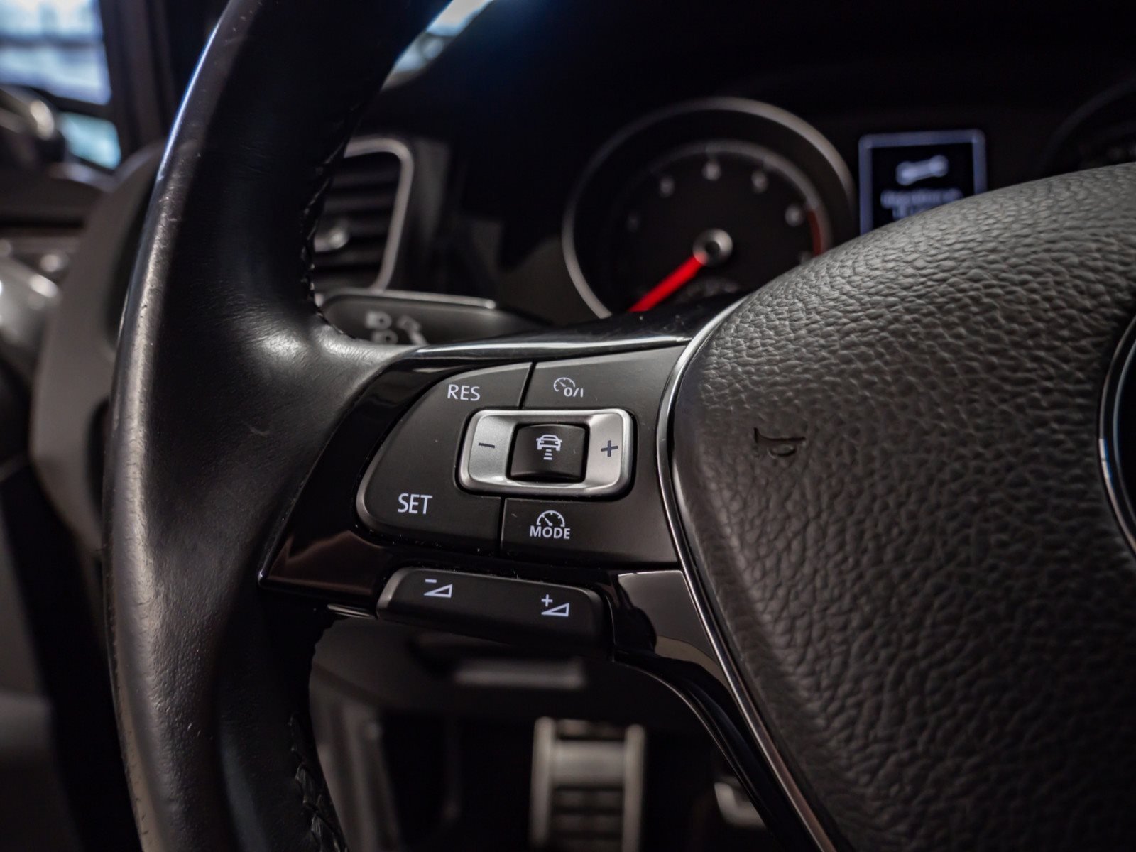 Golf VII SOUND TSI+AHK+ALU 16+SITZHEIZUNG+ACC+EINPARKHILFE+KLIMA+APP CONNECT