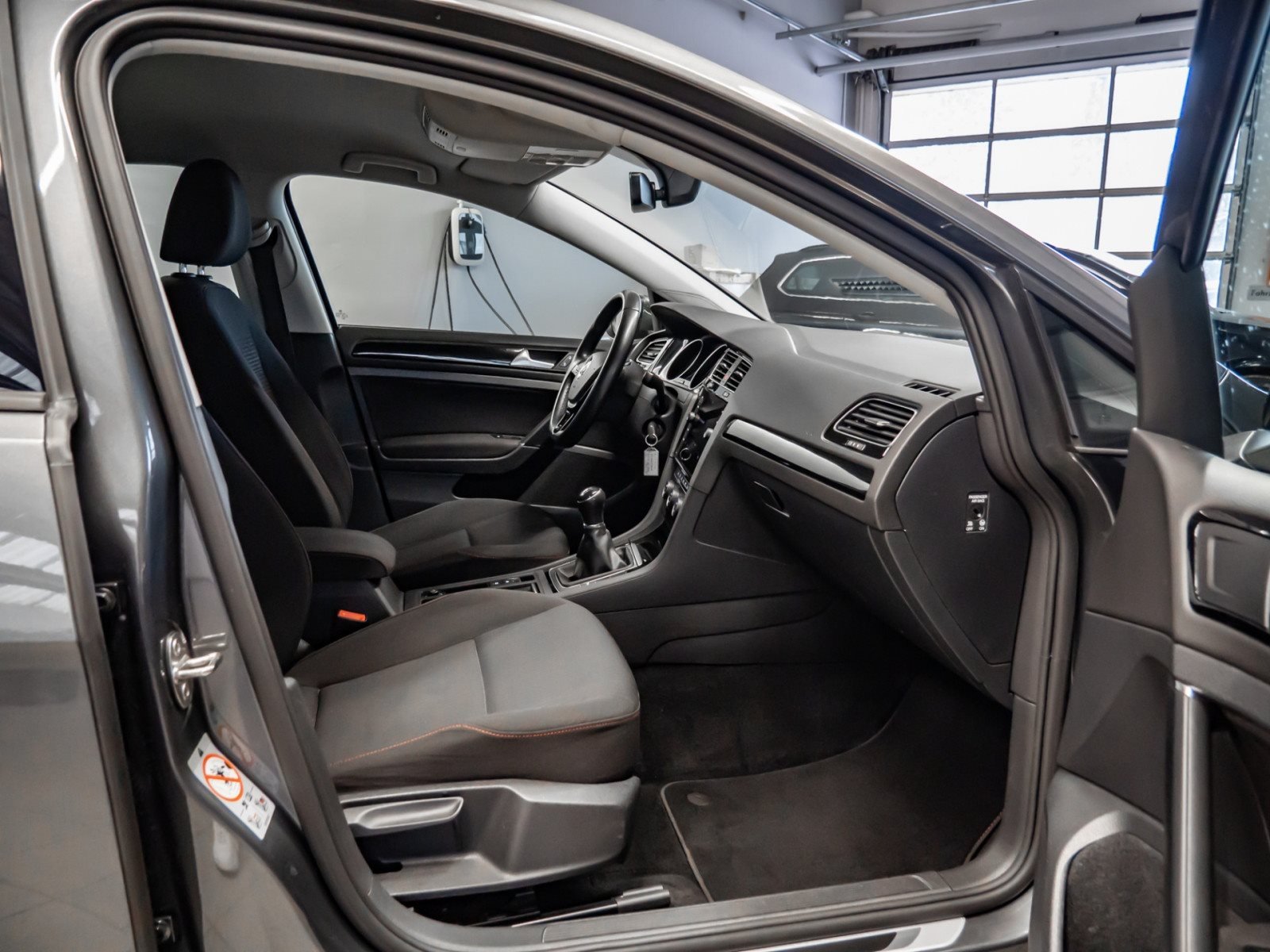 Golf VII SOUND TSI+AHK+ALU 16+SITZHEIZUNG+ACC+EINPARKHILFE+KLIMA+APP CONNECT