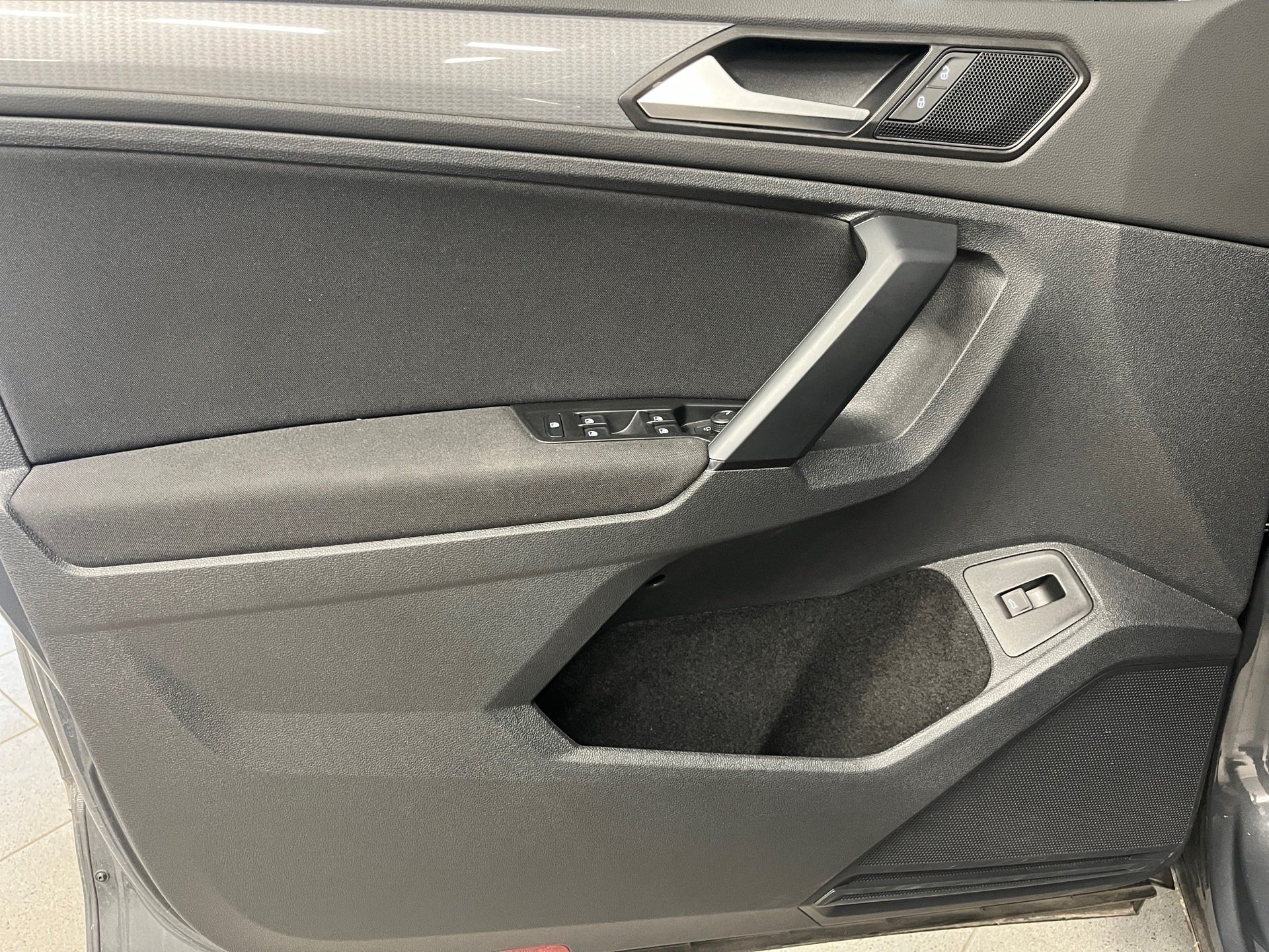 Tiguan LIFE TSI DSG+AHK+ALU 18+TRVAL ASSIST+NAVI+RÜCKFAHRKAMERA+LED+CARGO-PAKET