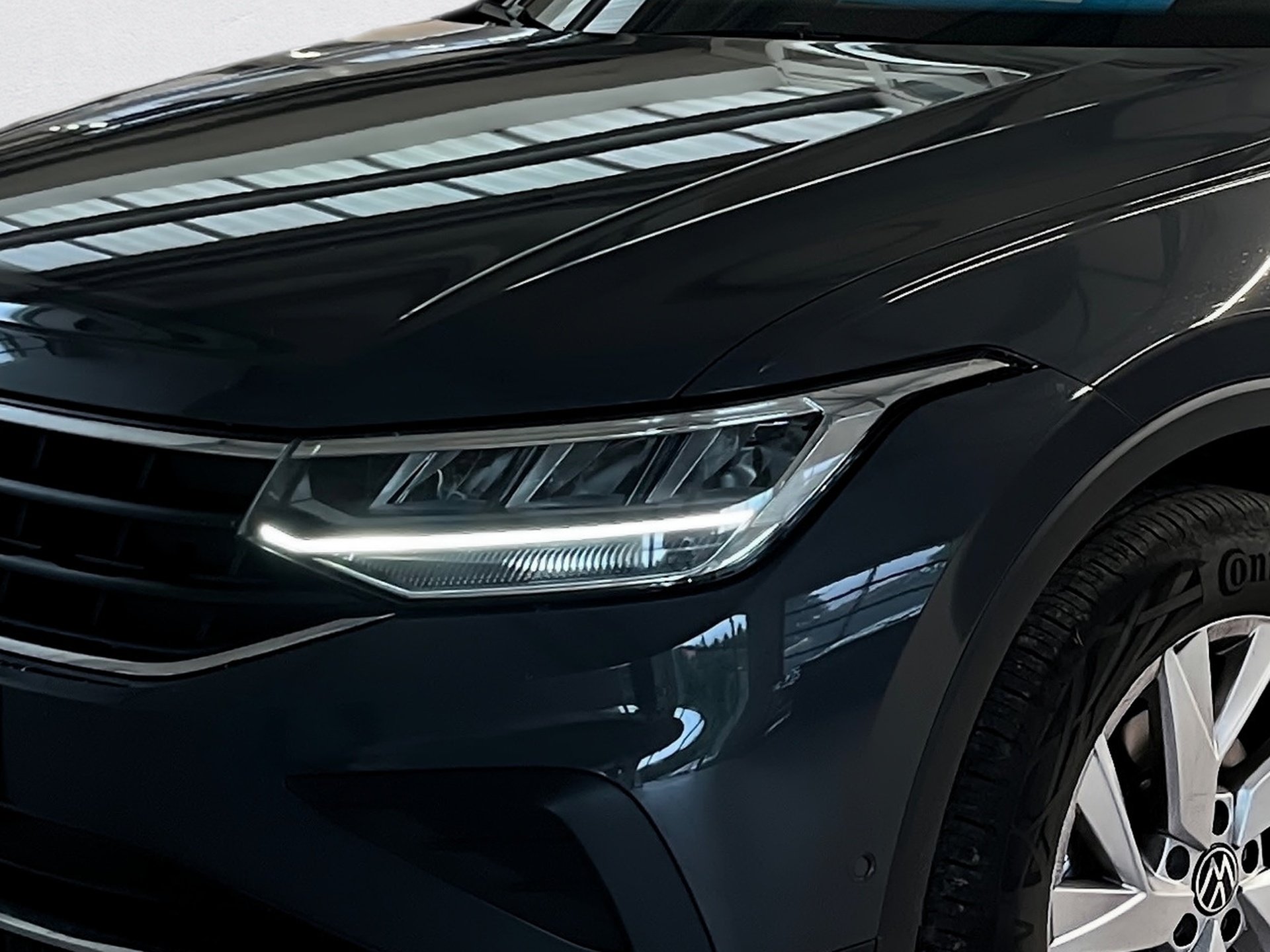 Tiguan LIFE TSI DSG+AHK+ALU 18+TRVAL ASSIST+NAVI+RÜCKFAHRKAMERA+LED+CARGO-PAKET