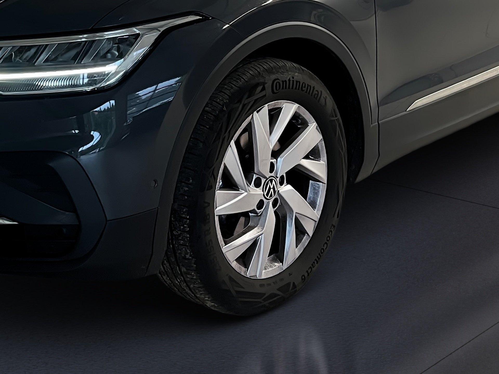 Tiguan LIFE TSI DSG+AHK+ALU 18+TRVAL ASSIST+NAVI+RÜCKFAHRKAMERA+LED+CARGO-PAKET