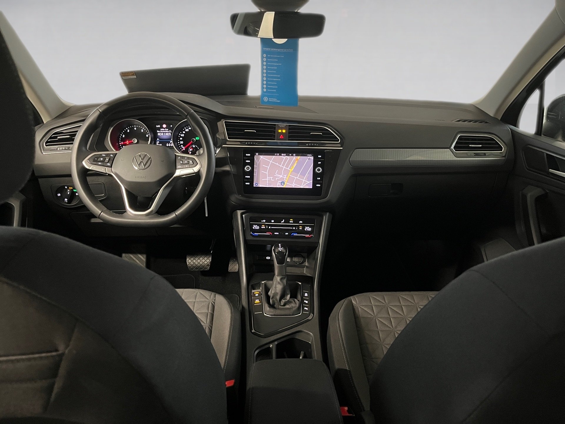 Tiguan LIFE TSI DSG+AHK+ALU 18+TRVAL ASSIST+NAVI+RÜCKFAHRKAMERA+LED+CARGO-PAKET