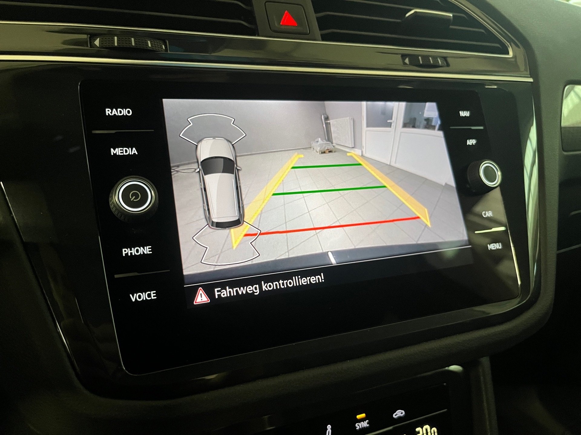 Tiguan LIFE TSI DSG+AHK+ALU 18+TRVAL ASSIST+NAVI+RÜCKFAHRKAMERA+LED+CARGO-PAKET
