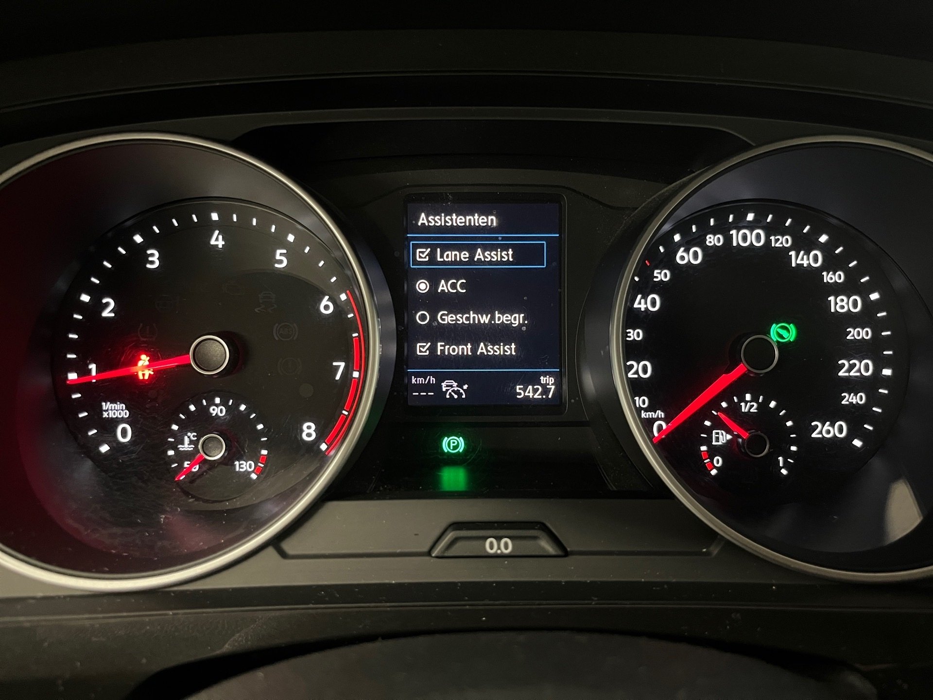 Tiguan LIFE TSI DSG+AHK+ALU 18+TRVAL ASSIST+NAVI+RÜCKFAHRKAMERA+LED+CARGO-PAKET