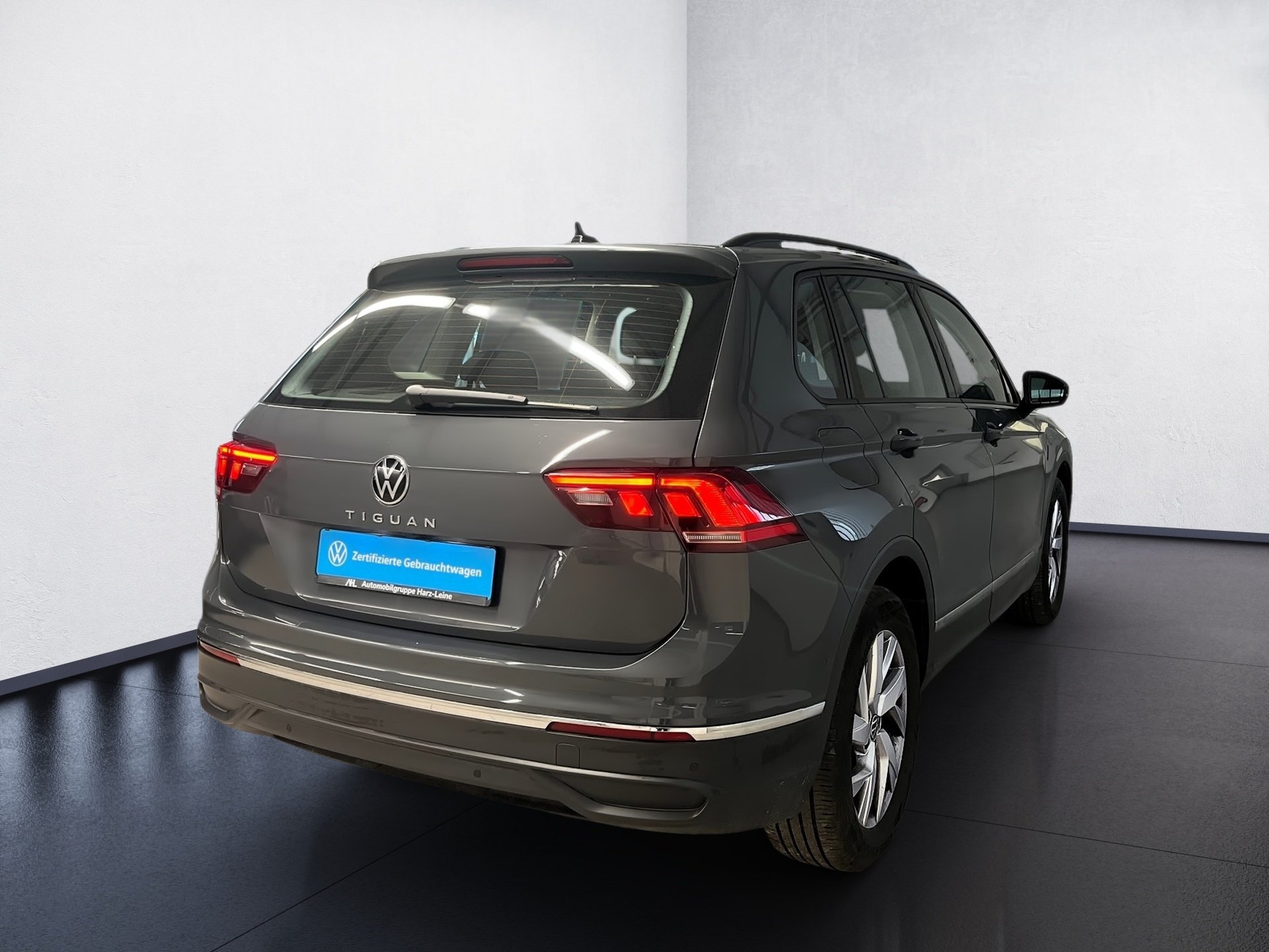 Tiguan LIFE TSI DSG+AHK+ALU 18+TRVAL ASSIST+NAVI+RÜCKFAHRKAMERA+LED+CARGO-PAKET