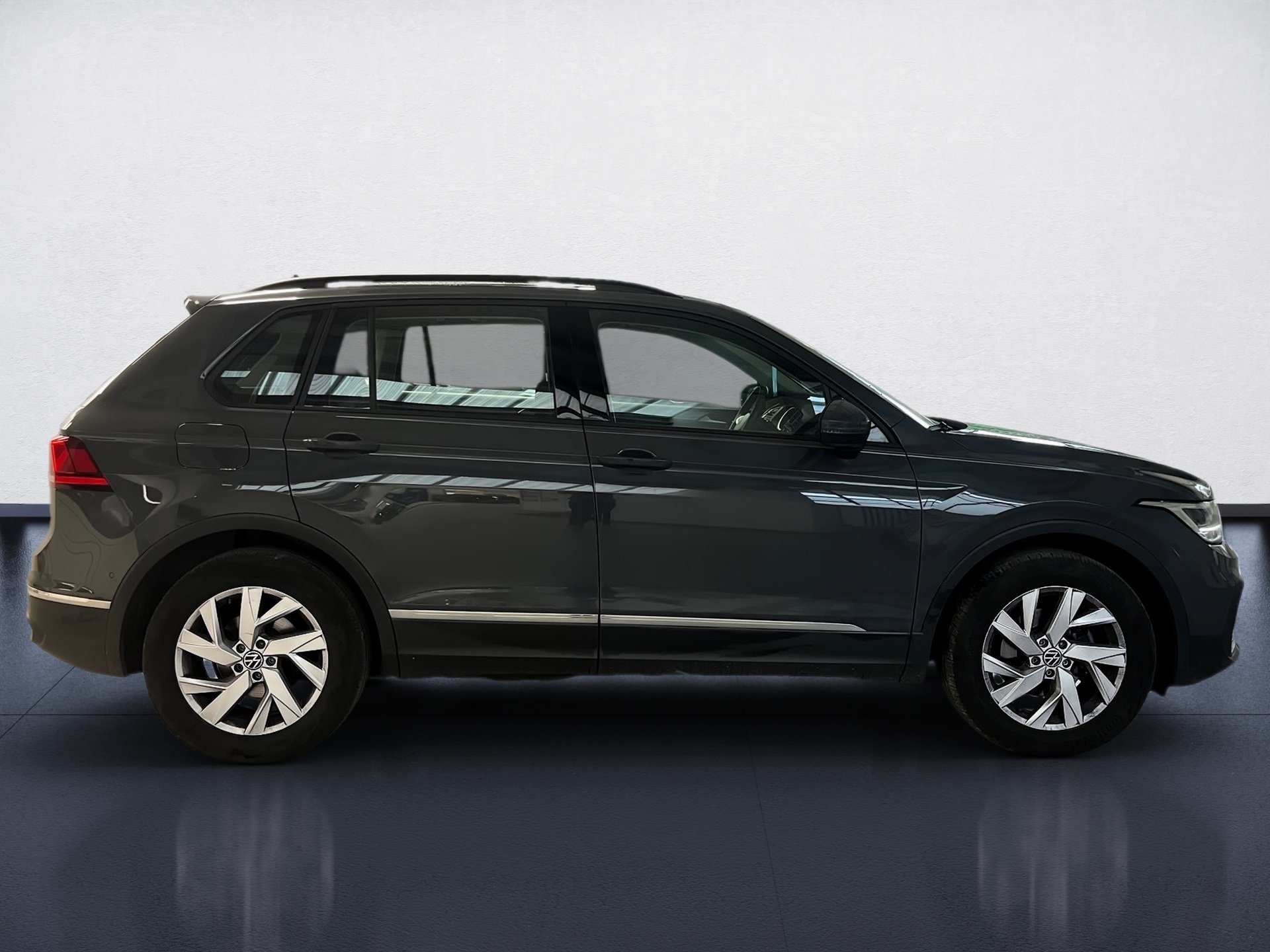 Tiguan LIFE TSI DSG+AHK+ALU 18+TRVAL ASSIST+NAVI+RÜCKFAHRKAMERA+LED+CARGO-PAKET