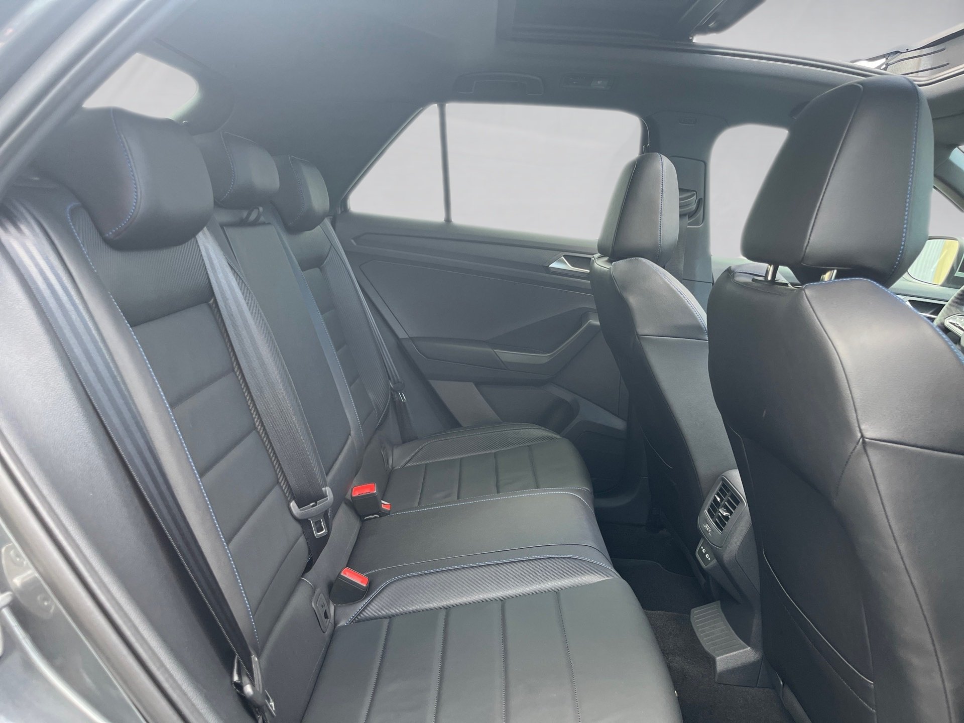 T-Roc R TSI DSG 4MOTION+ALU 19+DCC+AKRAPOVIC+LED-MATRIX+NAVI PRO+BEATS AUDIO