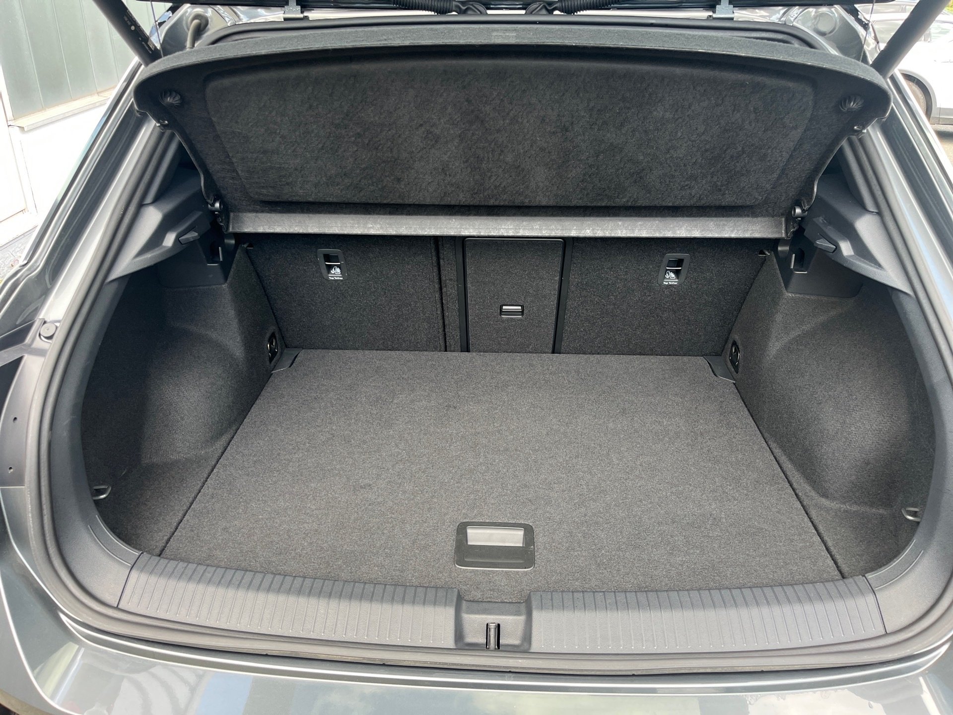 T-Roc R TSI DSG 4MOTION+ALU 19+DCC+AKRAPOVIC+LED-MATRIX+NAVI PRO+BEATS AUDIO