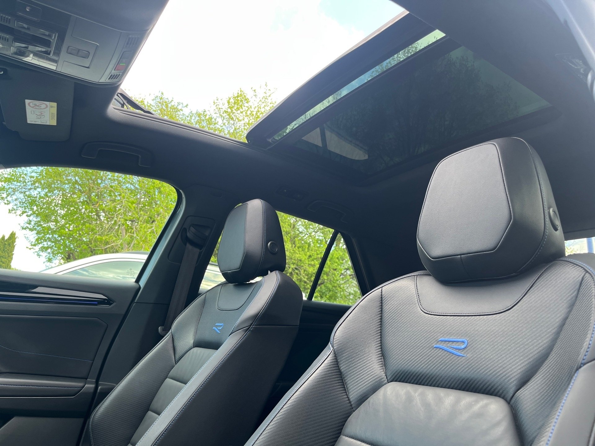 T-Roc R TSI DSG 4MOTION+ALU 19+DCC+AKRAPOVIC+LED-MATRIX+NAVI PRO+BEATS AUDIO