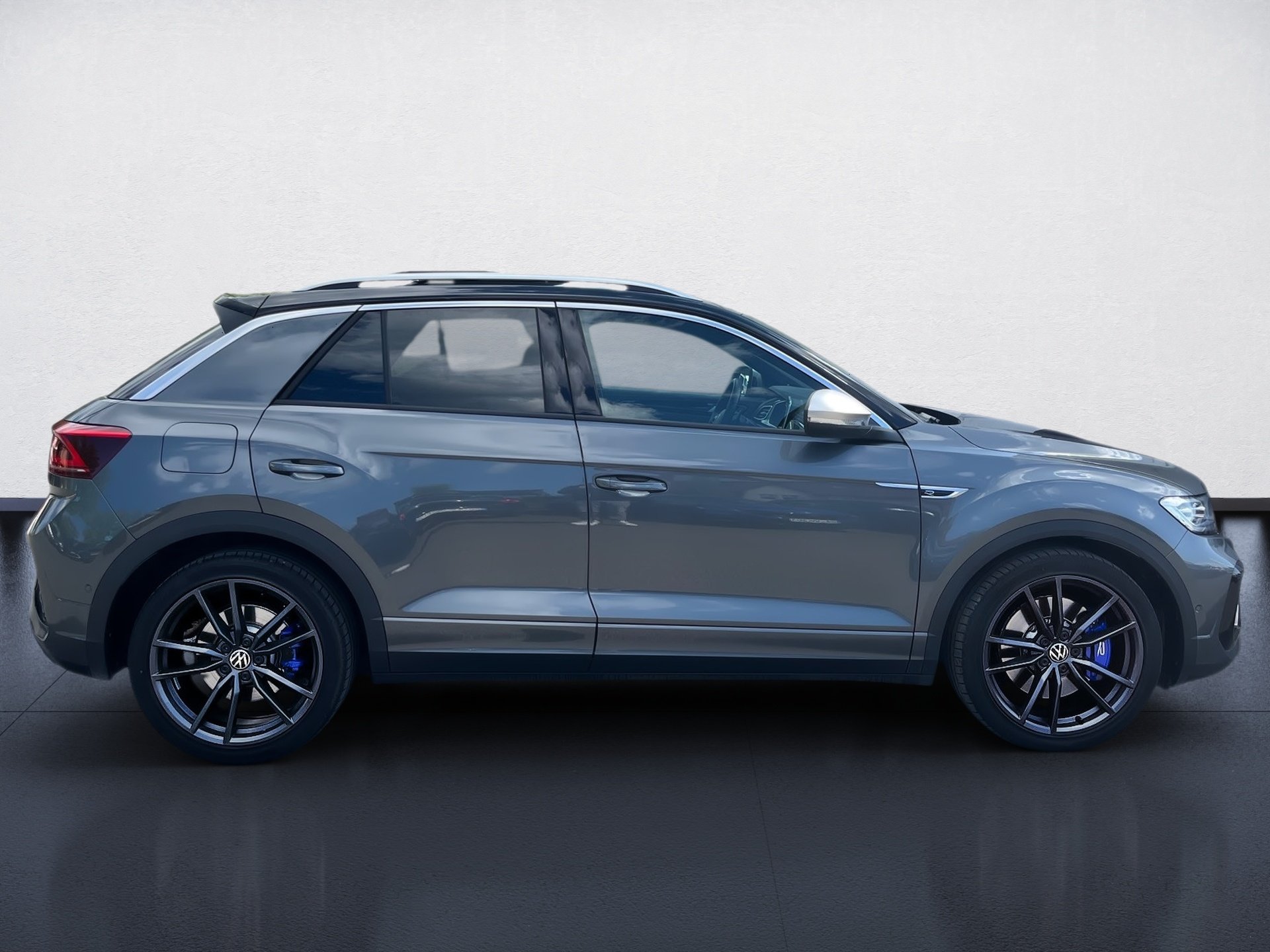 T-Roc R TSI DSG 4MOTION+ALU 19+DCC+AKRAPOVIC+LED-MATRIX+NAVI PRO+BEATS AUDIO