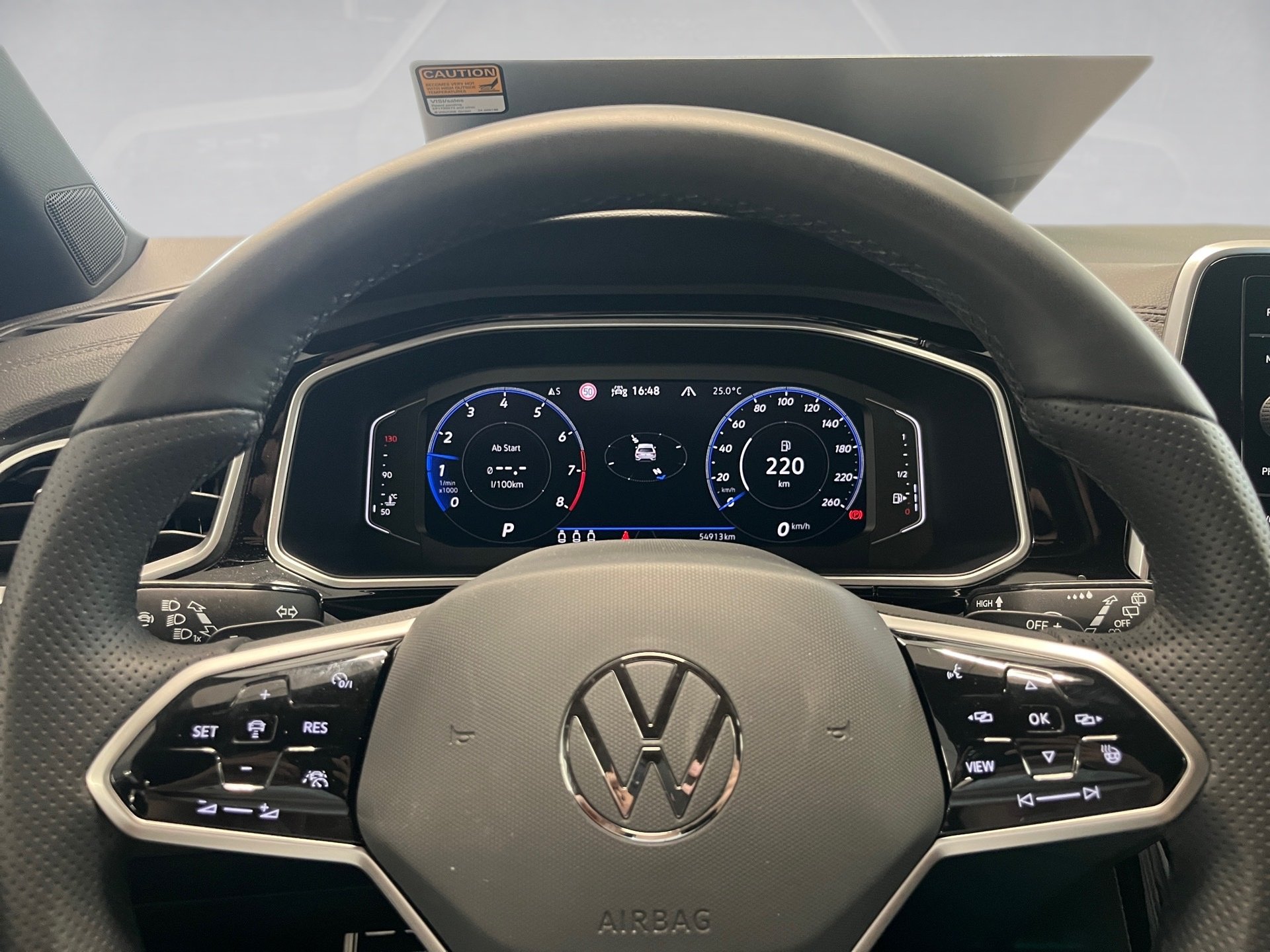 T-Roc R-LINE TSI DSG+AHK+ALU 18+TRAVEL ASSIST+RÜCKFAHRKAMER+NAVI+LED-PLUS+PARK
