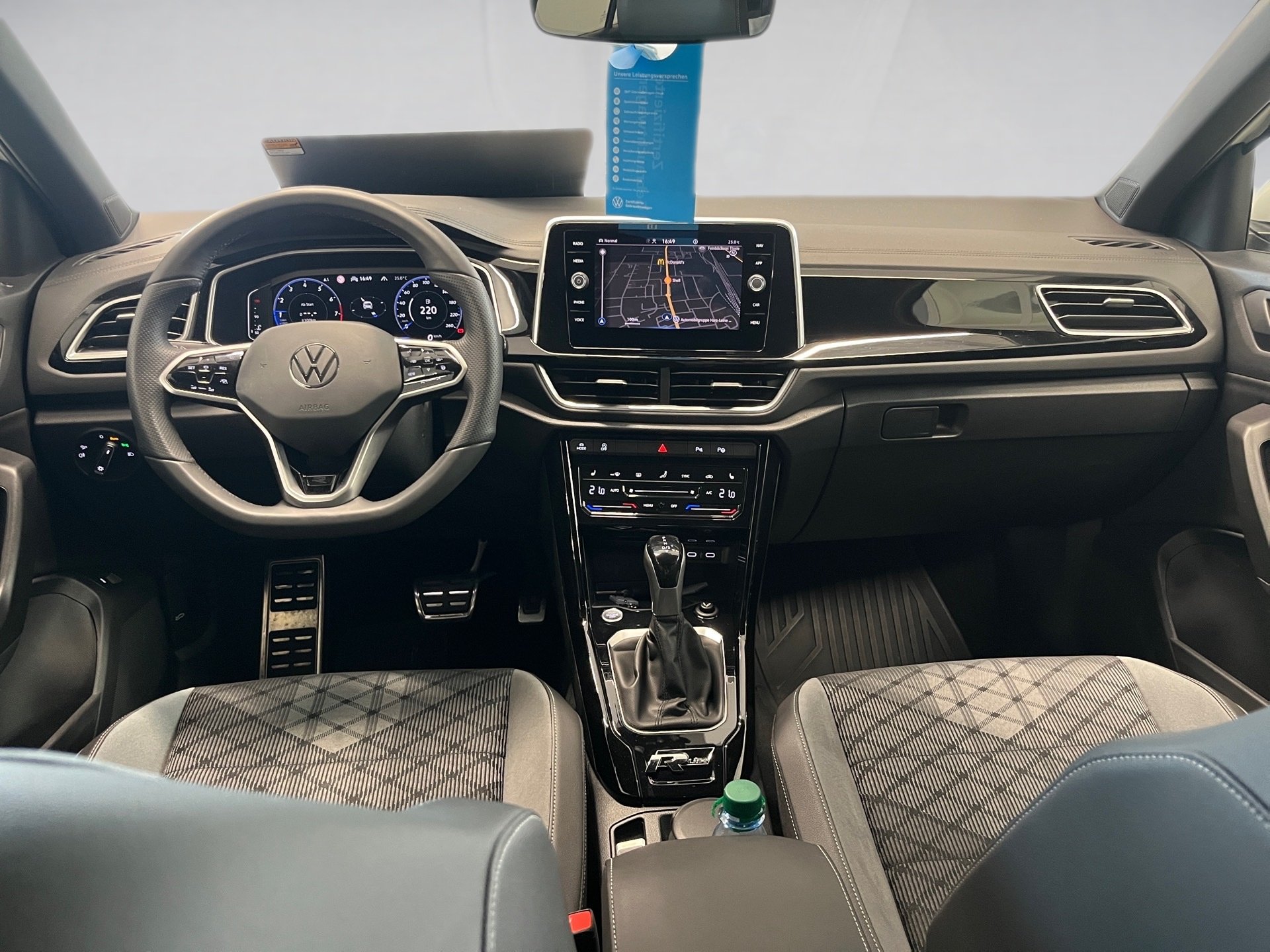 T-Roc R-LINE TSI DSG+AHK+ALU 18+TRAVEL ASSIST+RÜCKFAHRKAMER+NAVI+LED-PLUS+PARK