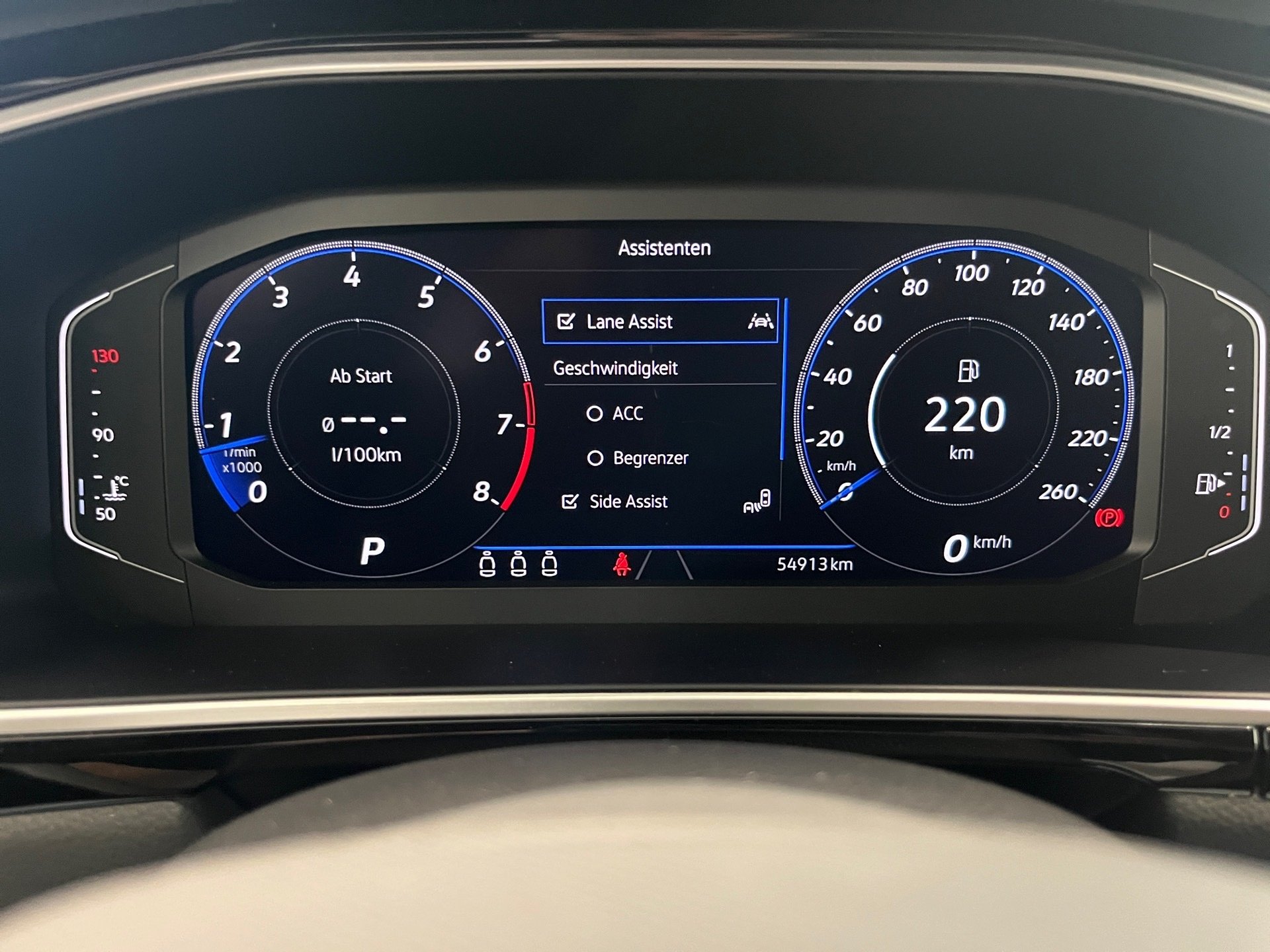 T-Roc R-LINE TSI DSG+AHK+ALU 18+TRAVEL ASSIST+RÜCKFAHRKAMER+NAVI+LED-PLUS+PARK