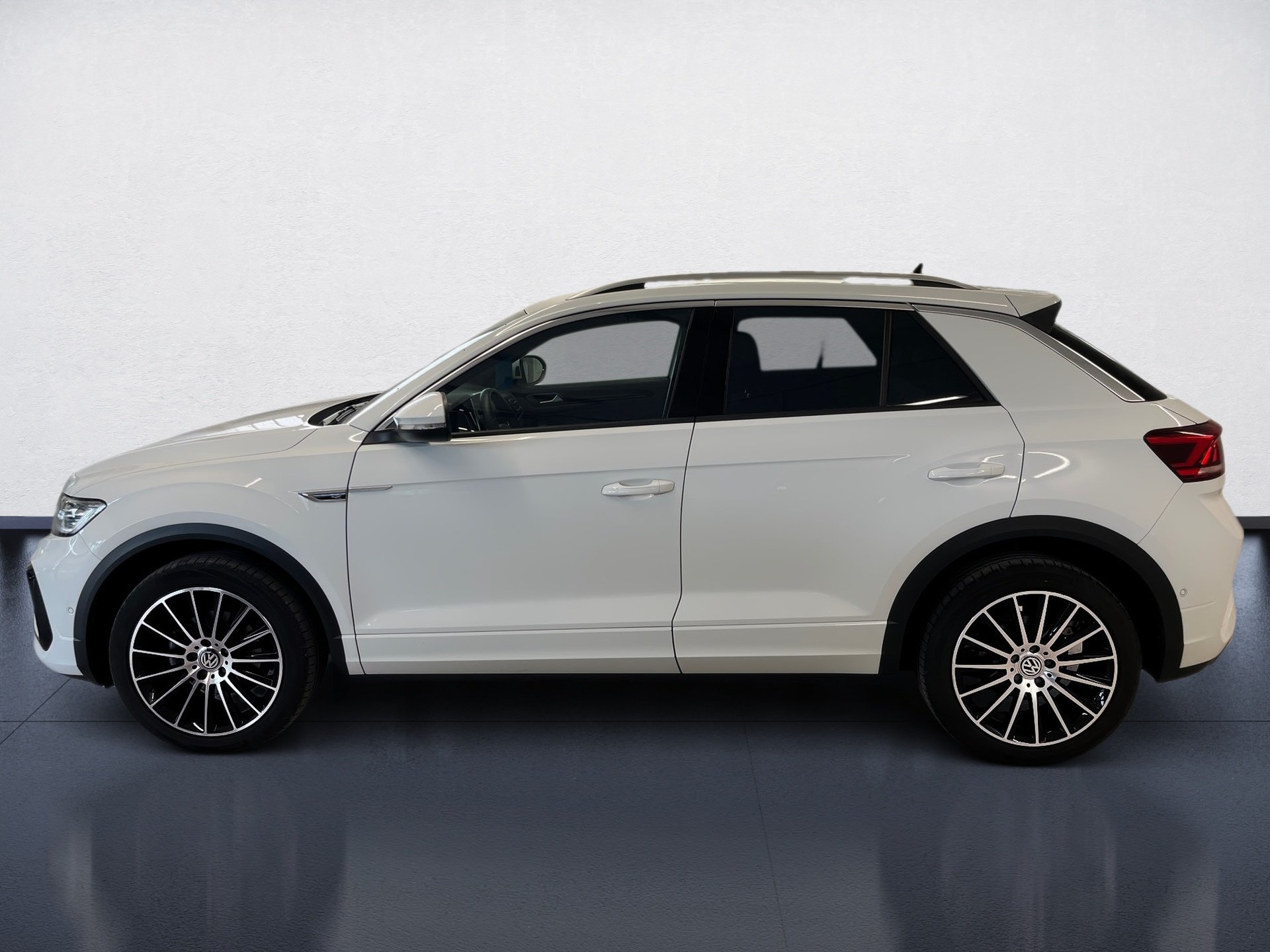 T-Roc R-LINE TSI DSG+AHK+ALU 18+TRAVEL ASSIST+RÜCKFAHRKAMER+NAVI+LED-PLUS+PARK