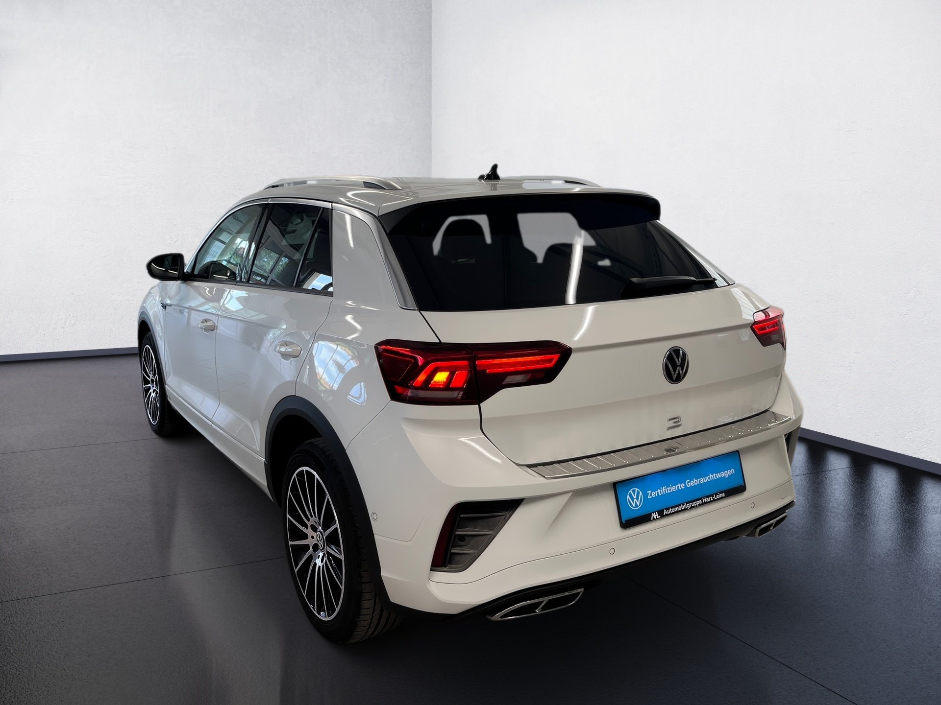 T-Roc R-LINE TSI DSG+AHK+ALU 18+TRAVEL ASSIST+RÜCKFAHRKAMER+NAVI+LED-PLUS+PARK