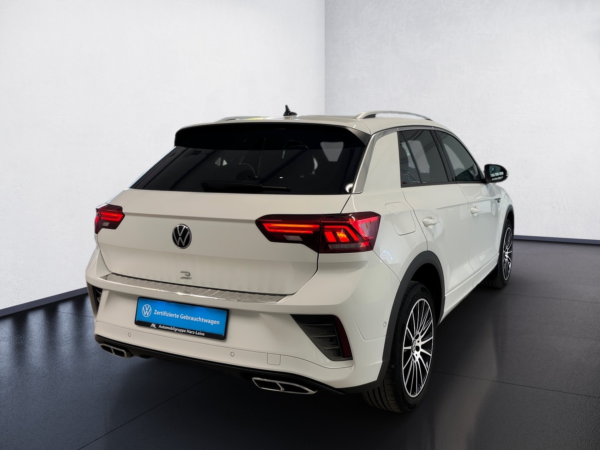 T-Roc R-LINE TSI DSG+AHK+ALU 18+TRAVEL ASSIST+RÜCKFAHRKAMER+NAVI+LED-PLUS+PARK