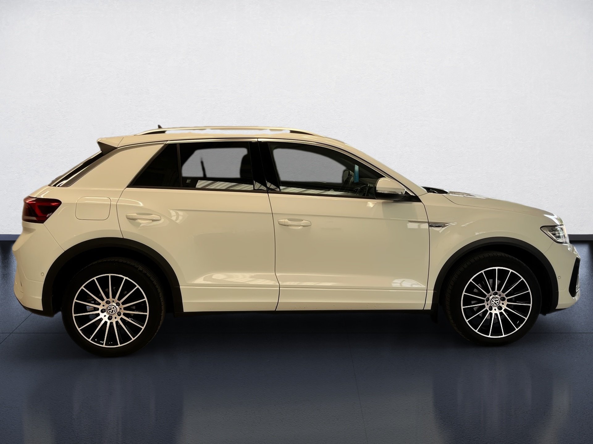 T-Roc R-LINE TSI DSG+AHK+ALU 18+TRAVEL ASSIST+RÜCKFAHRKAMER+NAVI+LED-PLUS+PARK