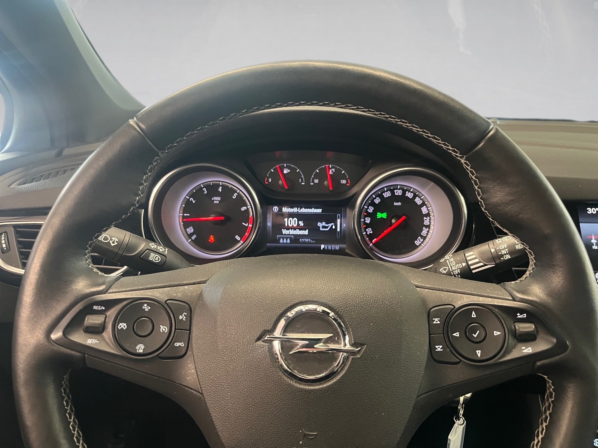 Astra DYNAMIC+ALU 16+NAVI+LED-MATRIX+EINPARKHILFE+RADIO+KLIMA+SITZHEIZUNG