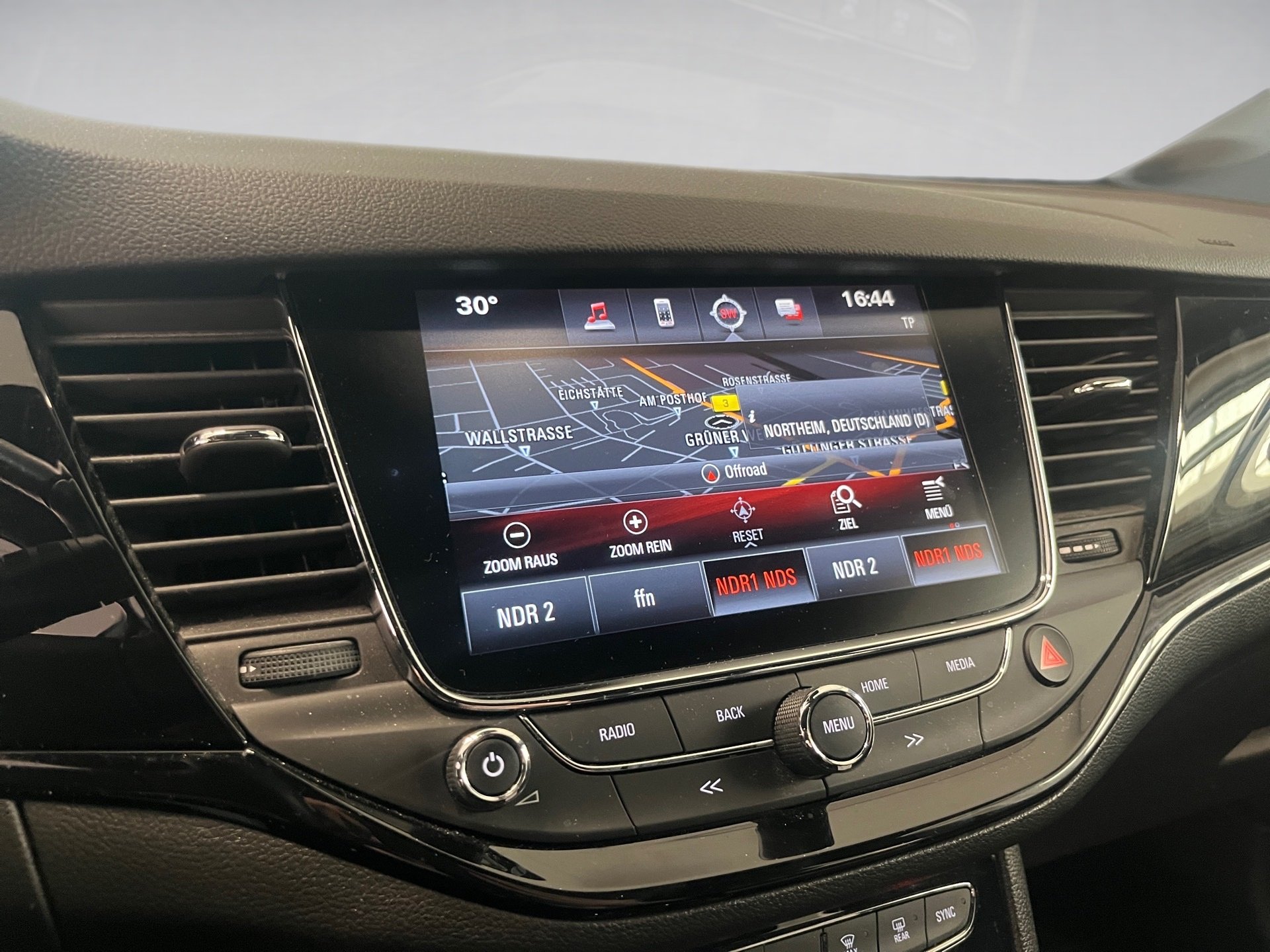 Astra DYNAMIC+ALU 16+NAVI+LED-MATRIX+EINPARKHILFE+RADIO+KLIMA+SITZHEIZUNG
