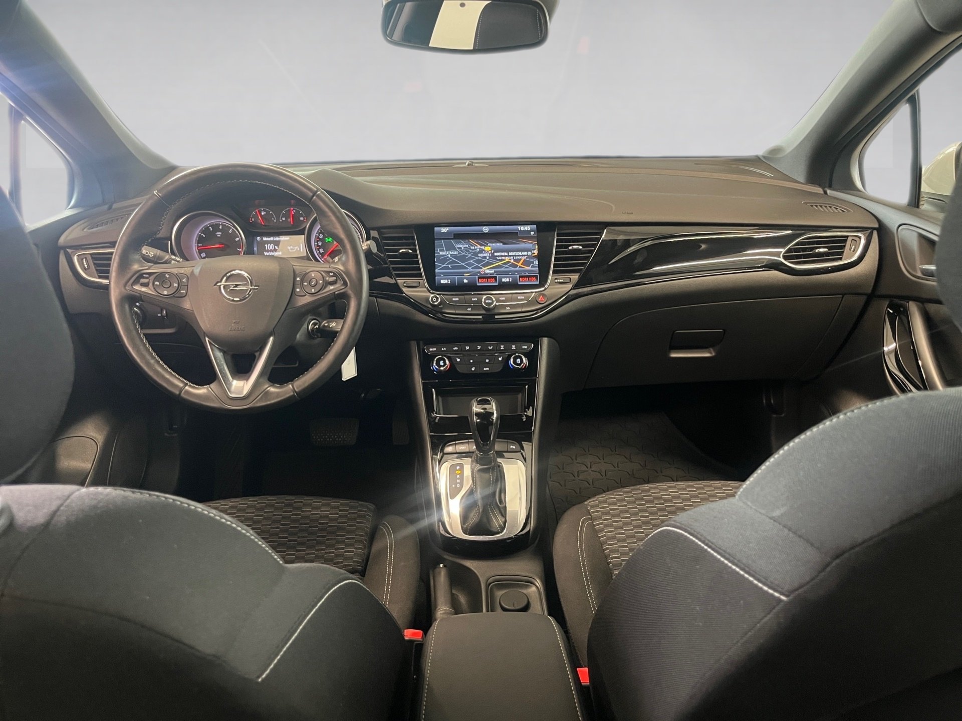 Astra DYNAMIC+ALU 16+NAVI+LED-MATRIX+EINPARKHILFE+RADIO+KLIMA+SITZHEIZUNG