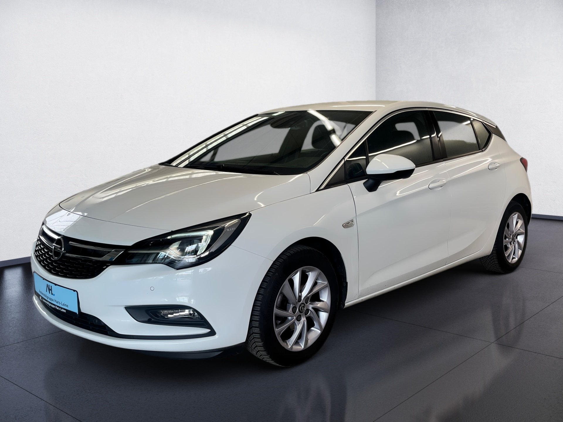 Astra DYNAMIC+ALU 16+NAVI+LED-MATRIX+EINPARKHILFE+RADIO+KLIMA+SITZHEIZUNG