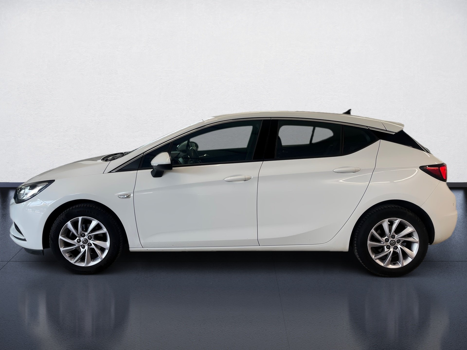 Astra DYNAMIC+ALU 16+NAVI+LED-MATRIX+EINPARKHILFE+RADIO+KLIMA+SITZHEIZUNG