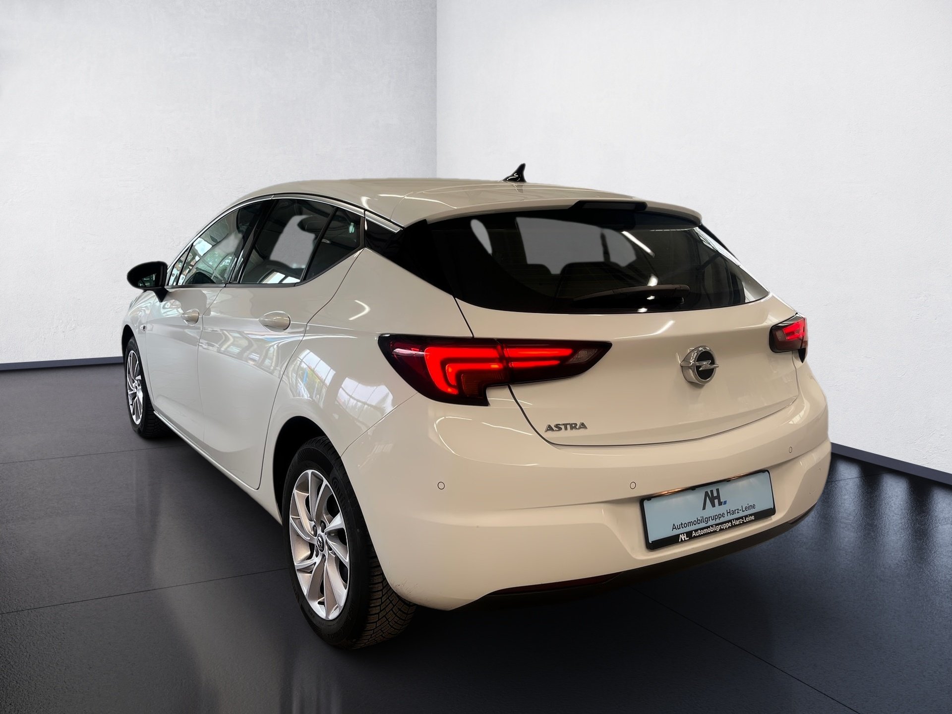 Astra DYNAMIC+ALU 16+NAVI+LED-MATRIX+EINPARKHILFE+RADIO+KLIMA+SITZHEIZUNG