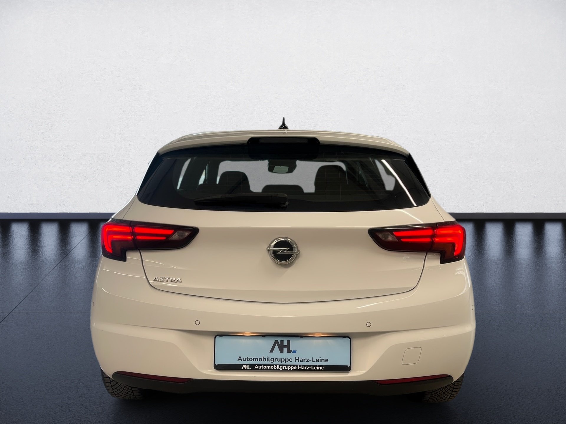 Astra DYNAMIC+ALU 16+NAVI+LED-MATRIX+EINPARKHILFE+RADIO+KLIMA+SITZHEIZUNG