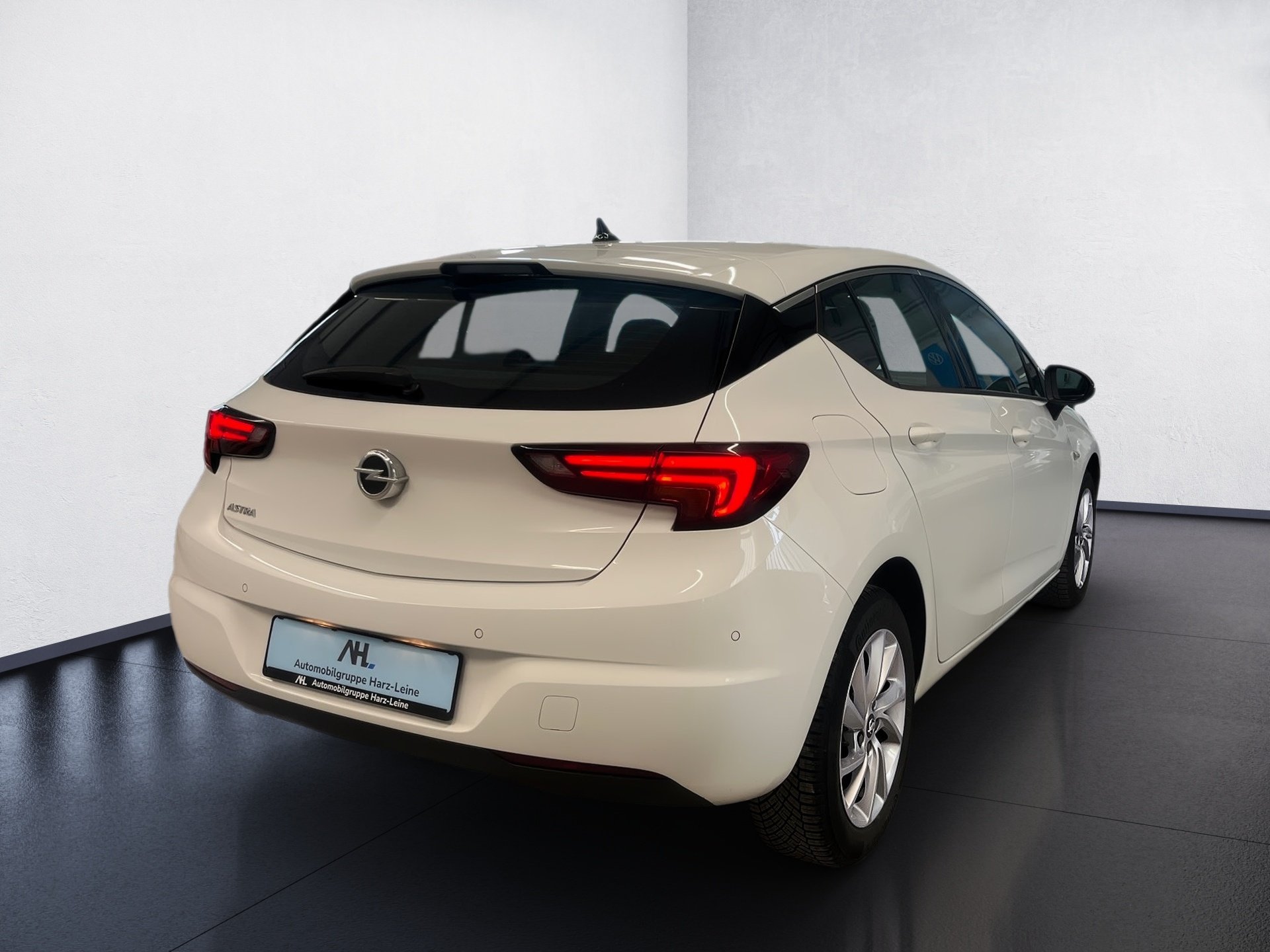 Astra DYNAMIC+ALU 16+NAVI+LED-MATRIX+EINPARKHILFE+RADIO+KLIMA+SITZHEIZUNG