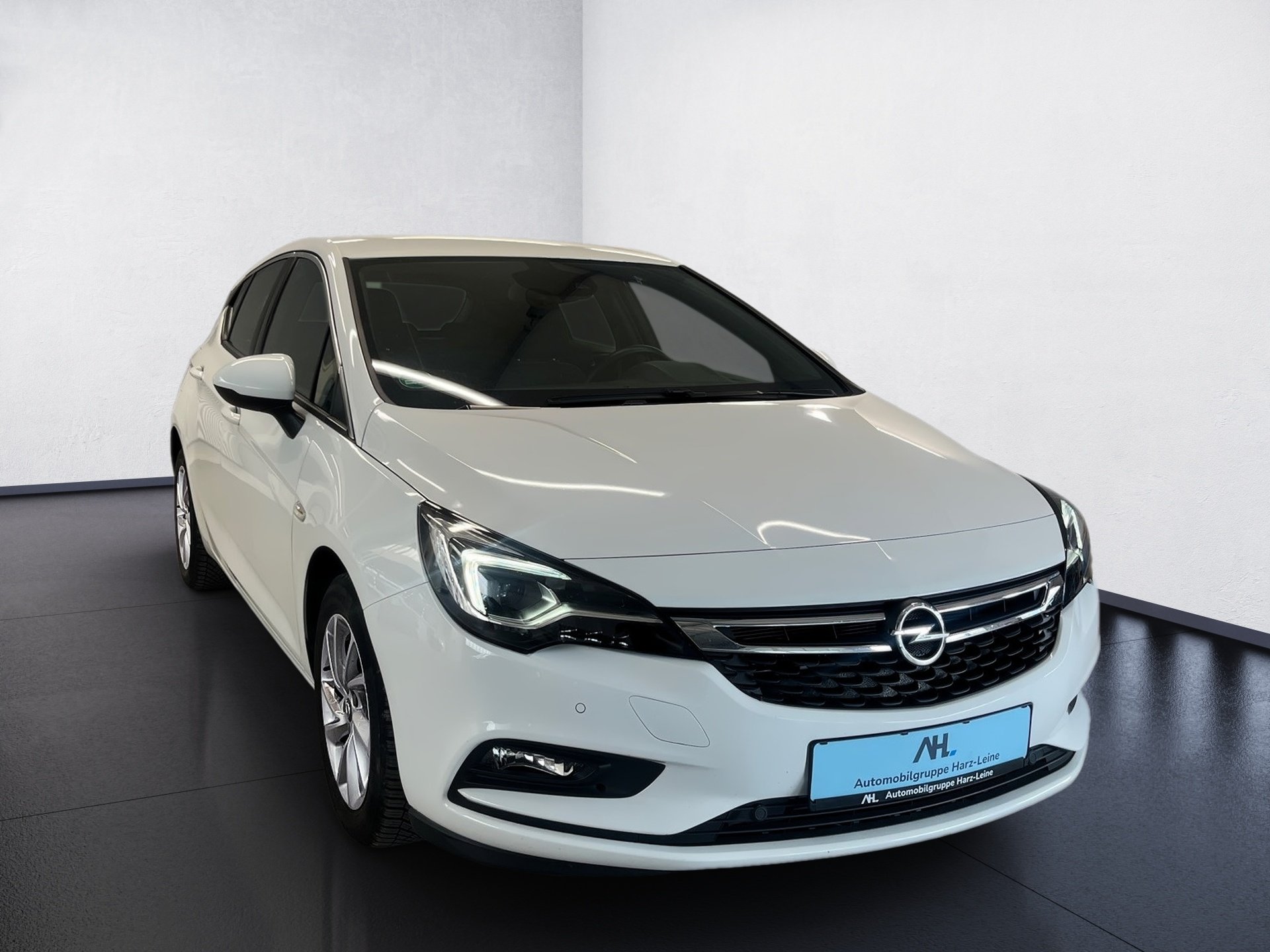 Astra DYNAMIC+ALU 16+NAVI+LED-MATRIX+EINPARKHILFE+RADIO+KLIMA+SITZHEIZUNG