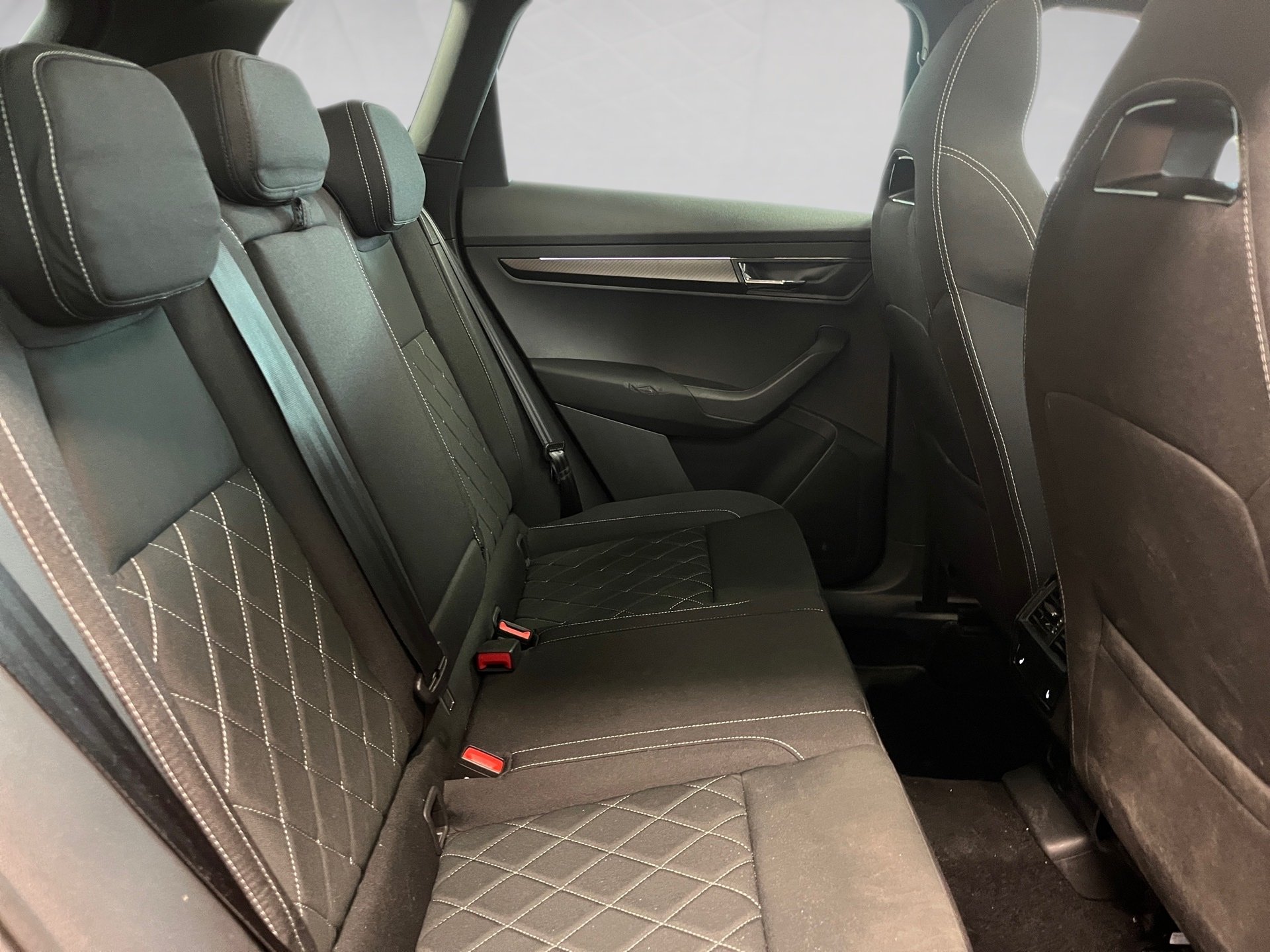 Karoq SPORTLINE TSI DSG 4x4+AHK+18+PANO+LED-MATRIX+RÜCKFAHRKAMERA+TRAVEL ASSIS