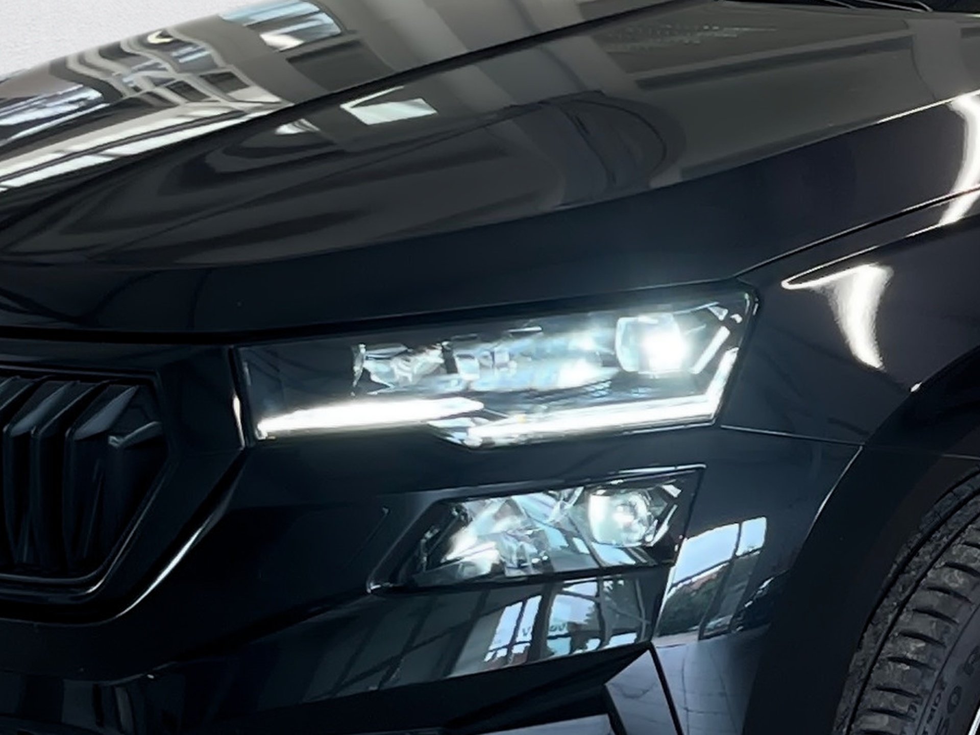 Karoq SPORTLINE TSI DSG 4x4+AHK+18+PANO+LED-MATRIX+RÜCKFAHRKAMERA+TRAVEL ASSIS