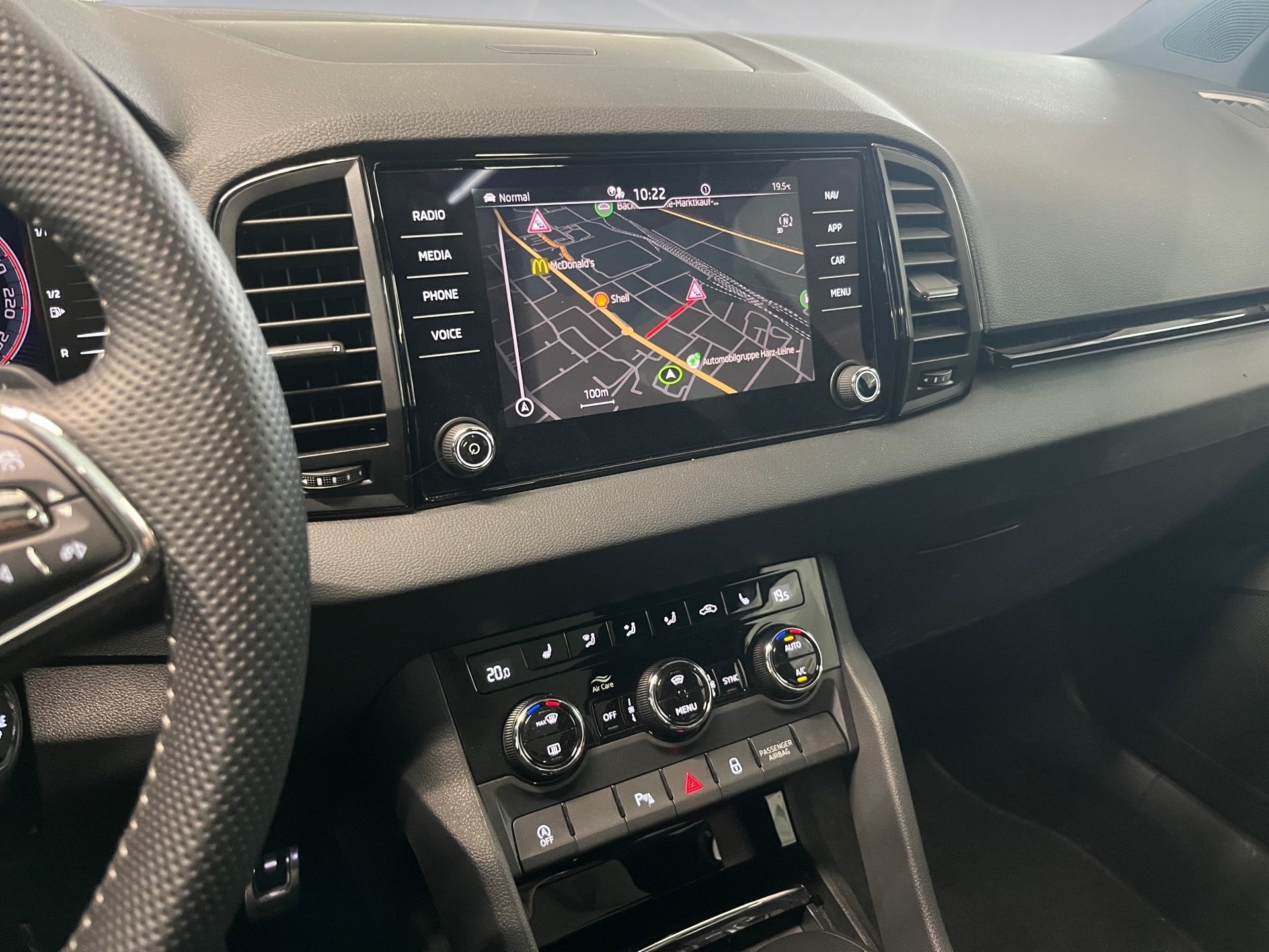 Karoq SPORTLINE TSI DSG 4x4+AHK+18+PANO+LED-MATRIX+RÜCKFAHRKAMERA+TRAVEL ASSIS