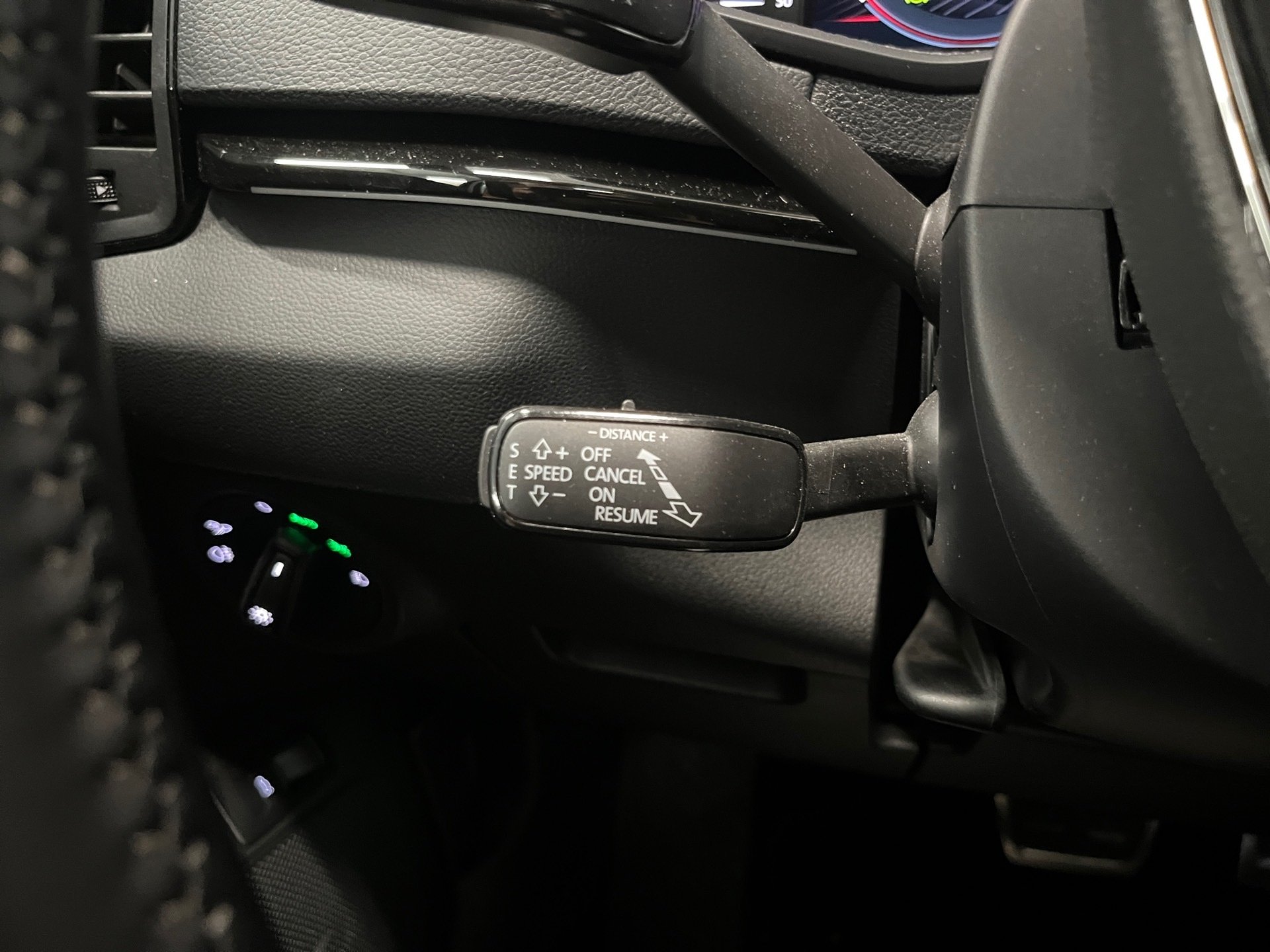 Karoq SPORTLINE TSI DSG 4x4+AHK+18+PANO+LED-MATRIX+RÜCKFAHRKAMERA+TRAVEL ASSIS