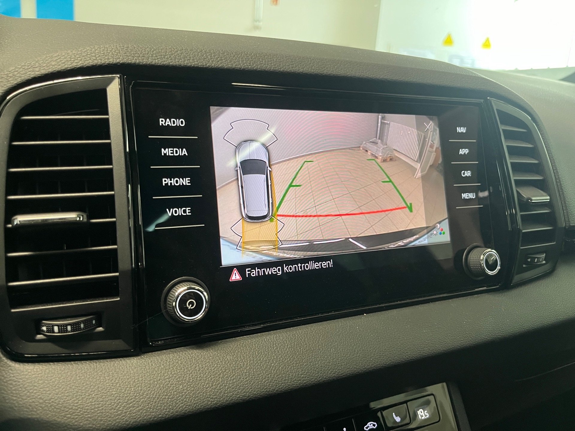 Karoq SPORTLINE TSI DSG 4x4+AHK+18+PANO+LED-MATRIX+RÜCKFAHRKAMERA+TRAVEL ASSIS