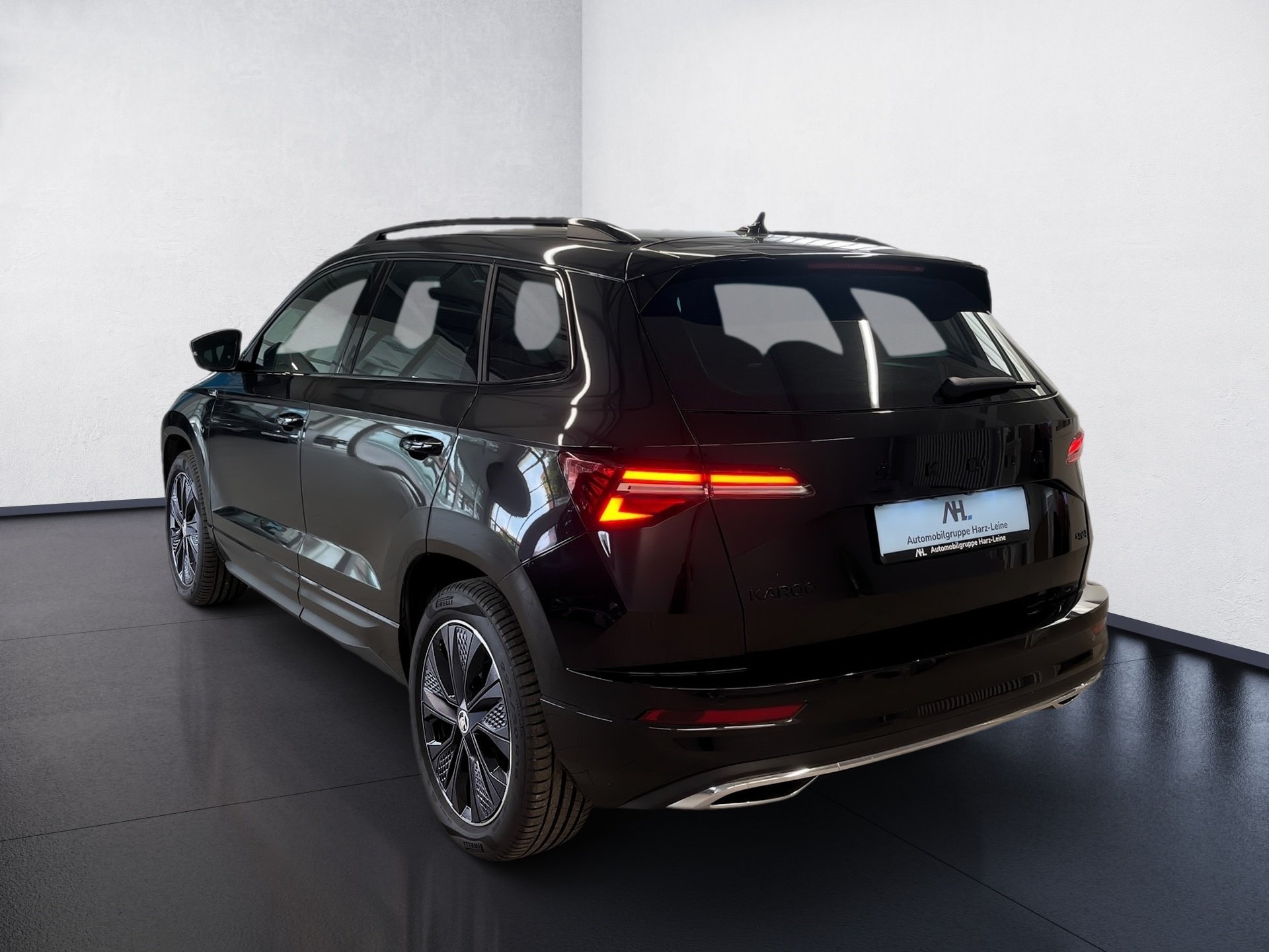 Karoq SPORTLINE TSI DSG 4x4+AHK+18+PANO+LED-MATRIX+RÜCKFAHRKAMERA+TRAVEL ASSIS
