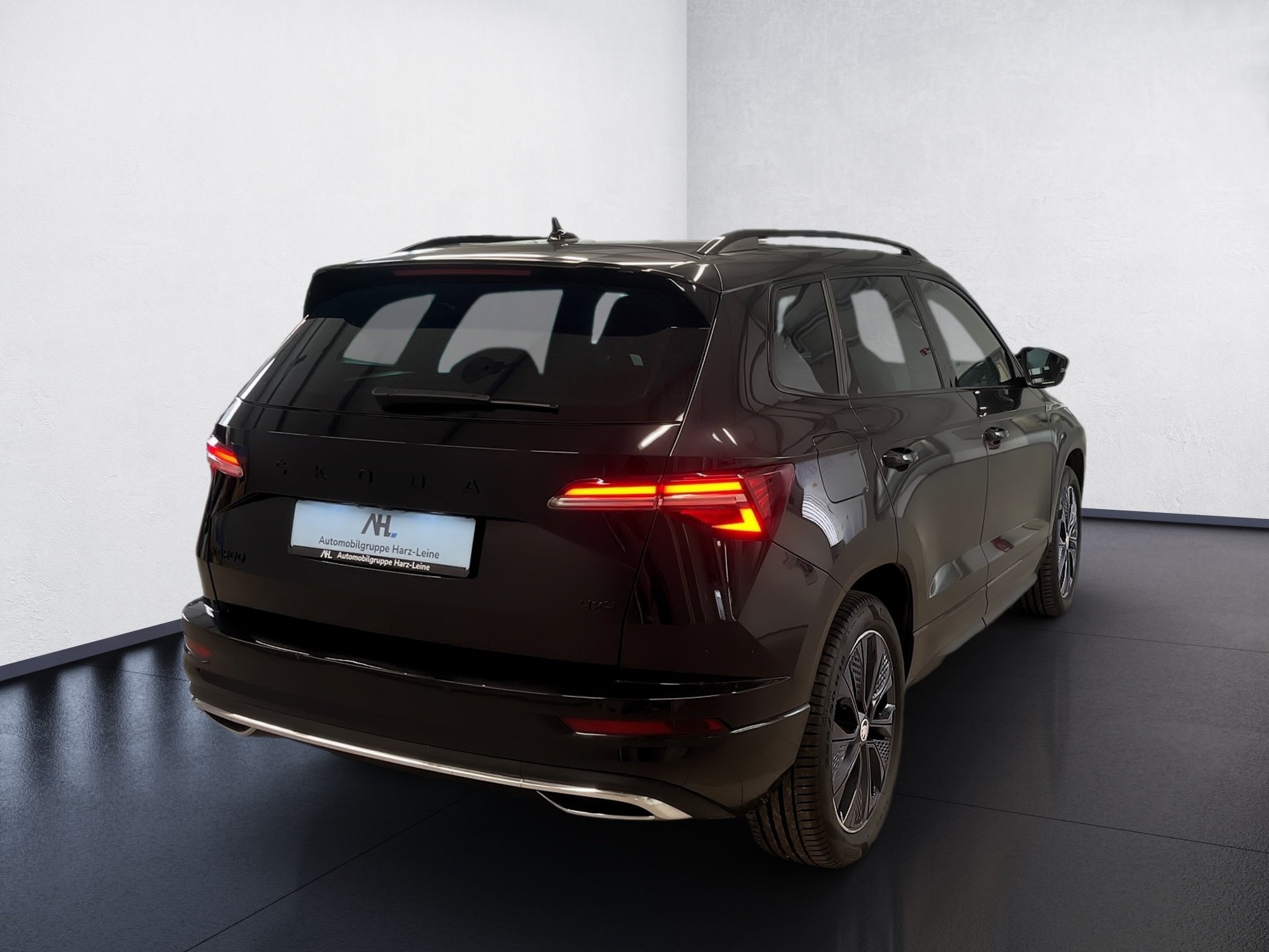 Karoq SPORTLINE TSI DSG 4x4+AHK+18+PANO+LED-MATRIX+RÜCKFAHRKAMERA+TRAVEL ASSIS