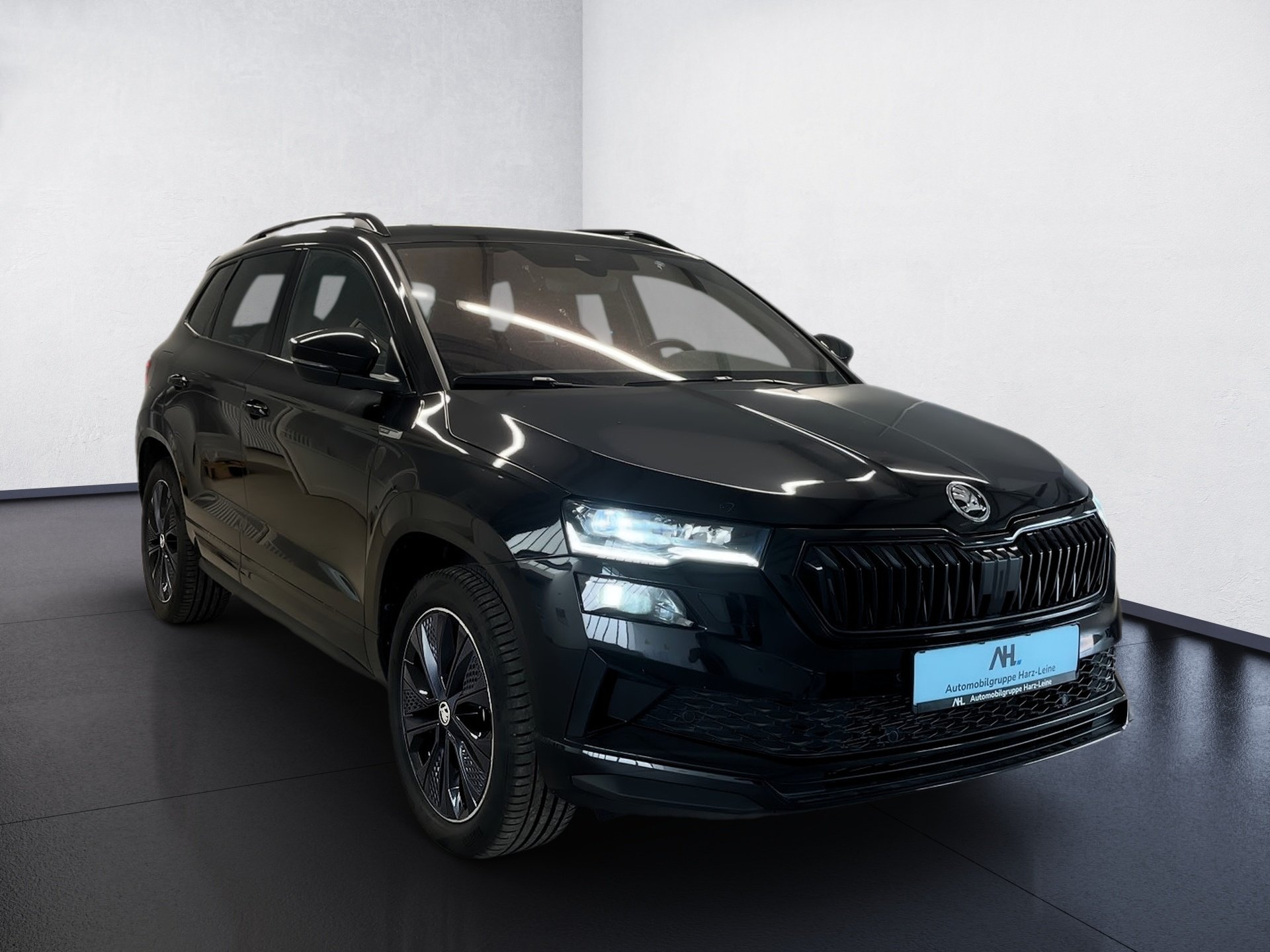 Karoq SPORTLINE TSI DSG 4x4+AHK+18+PANO+LED-MATRIX+RÜCKFAHRKAMERA+TRAVEL ASSIS