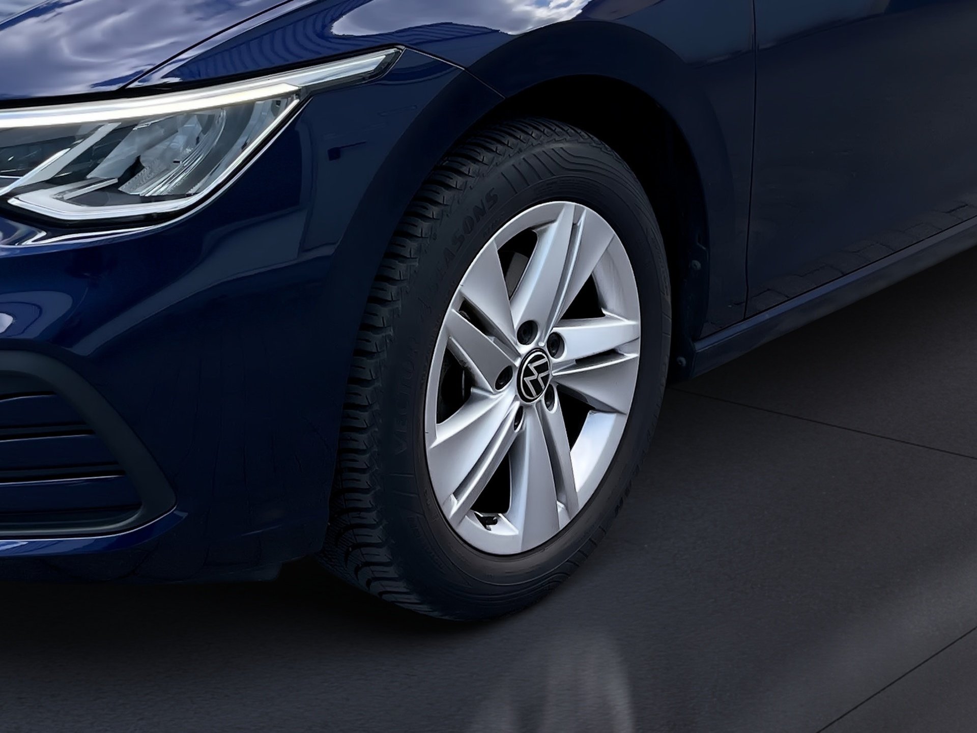 Golf LIFE TSI+ALU 16+TRAVEL ASSIST+LED+NAVI+KLIMA+BUSINESS-PAKET+APP CONNECT